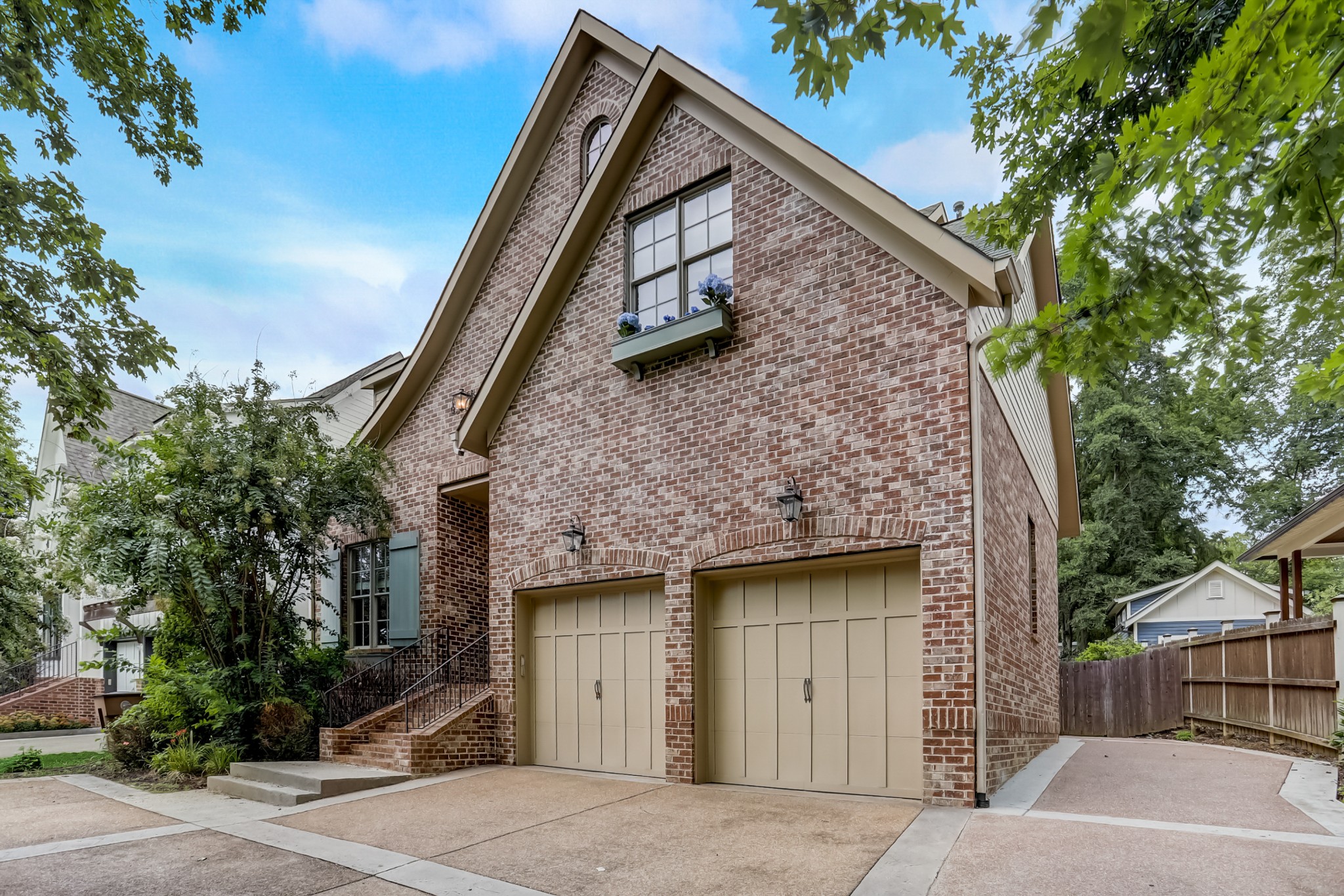 1016A Glendale Ln