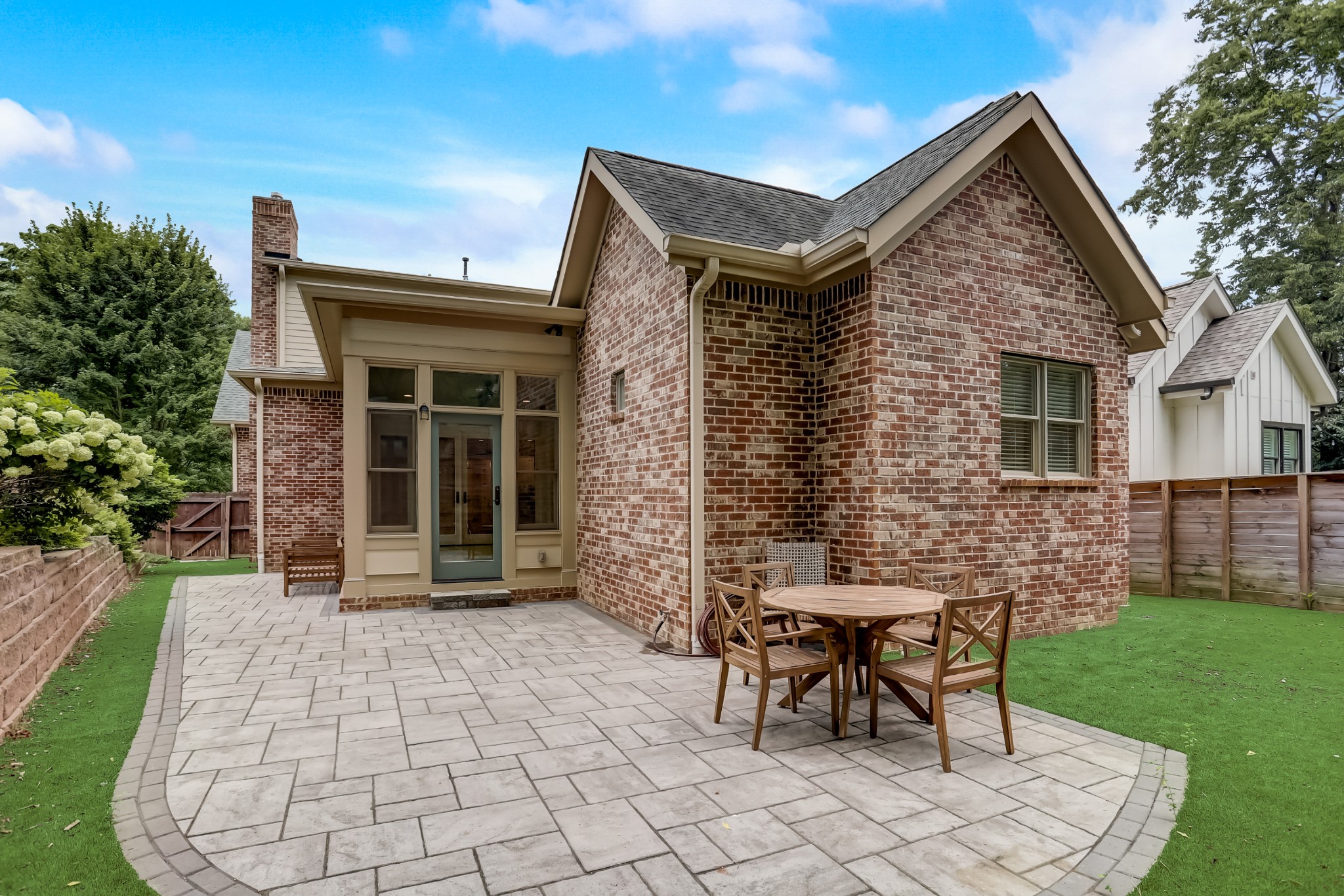 1016A Glendale Ln