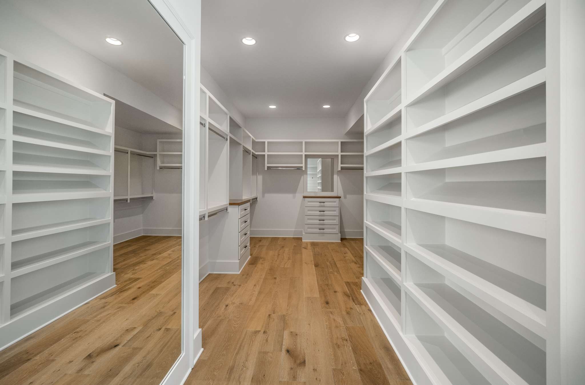 899 Van Leer Dr
