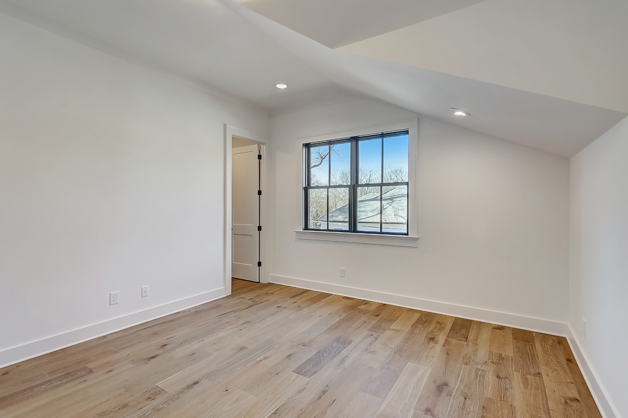 899 Van Leer Dr