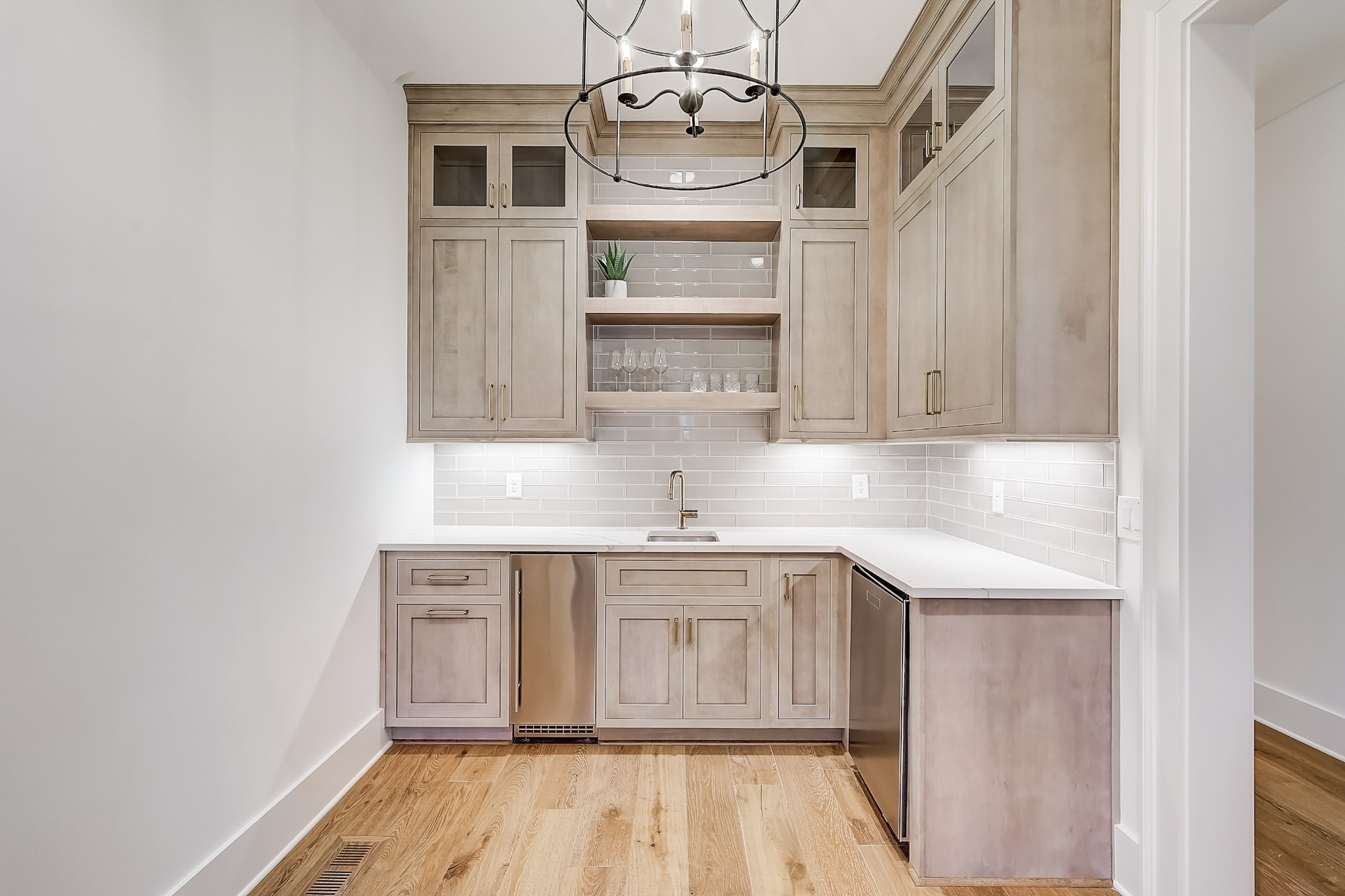 899 Van Leer Dr
