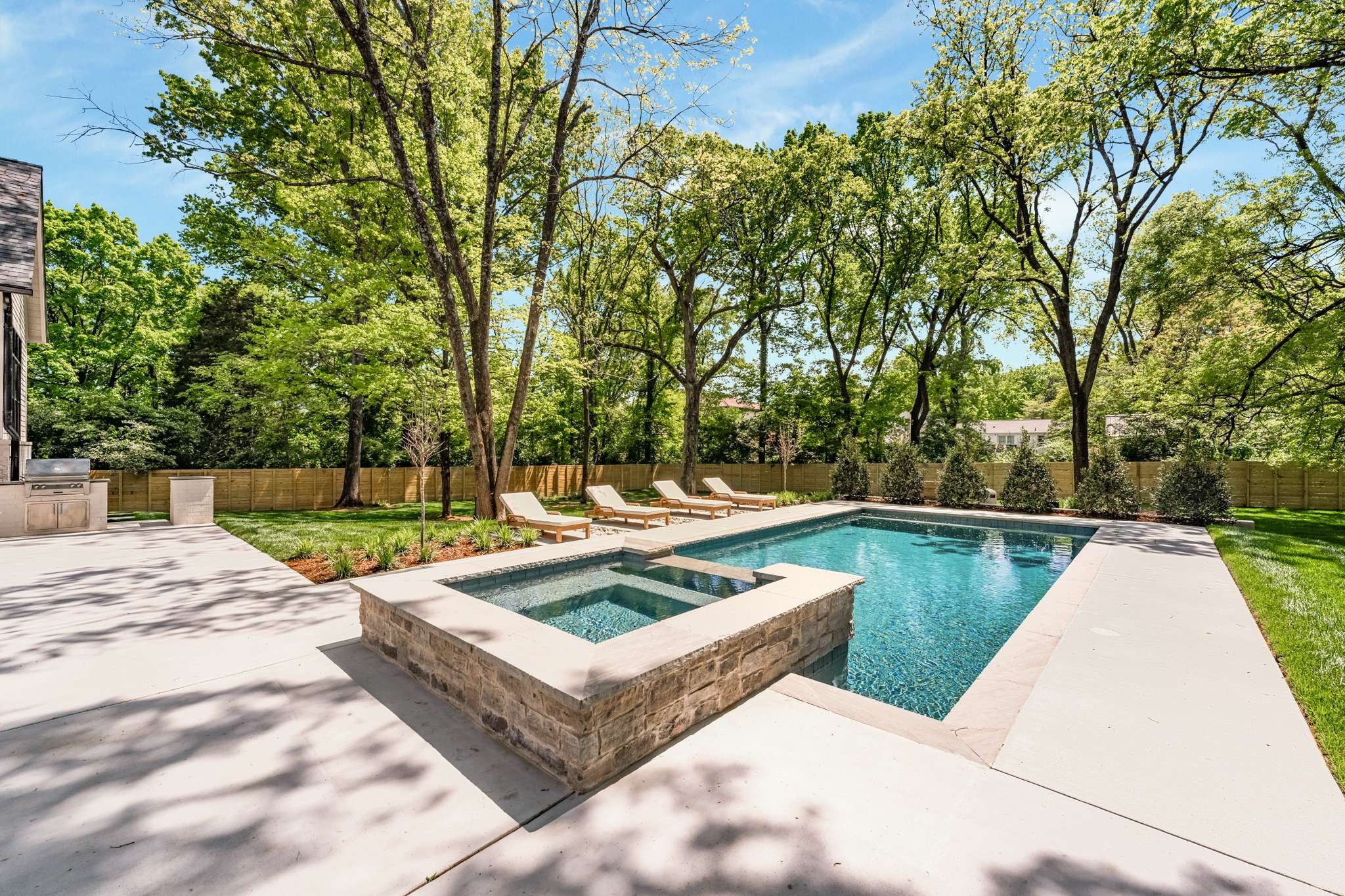 899 Van Leer Dr