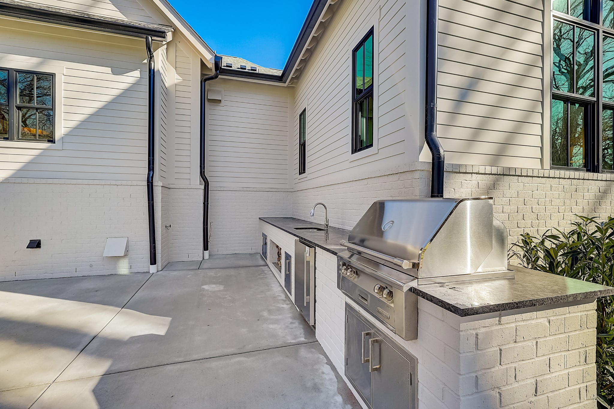 899 Van Leer Dr