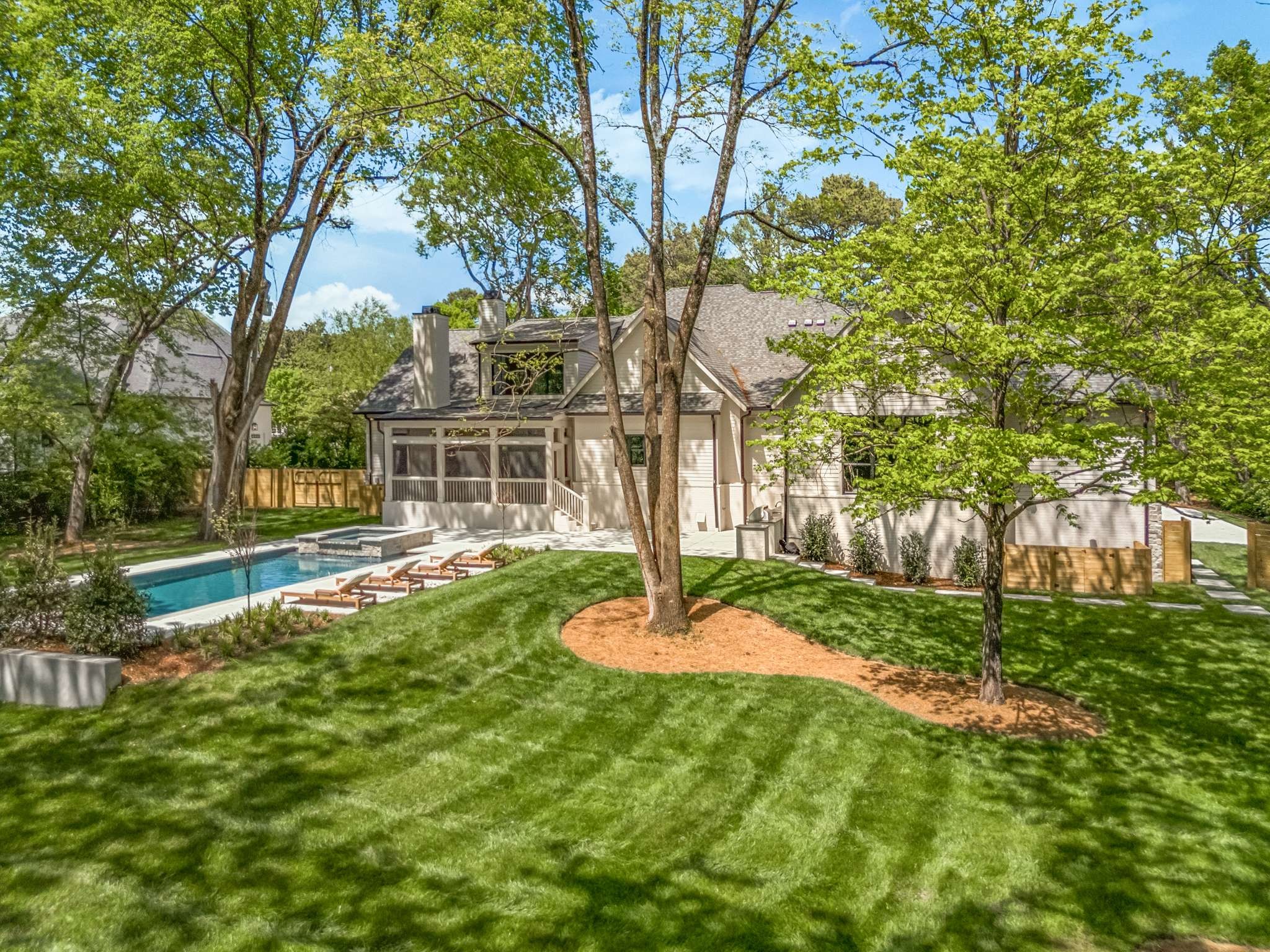 899 Van Leer Dr