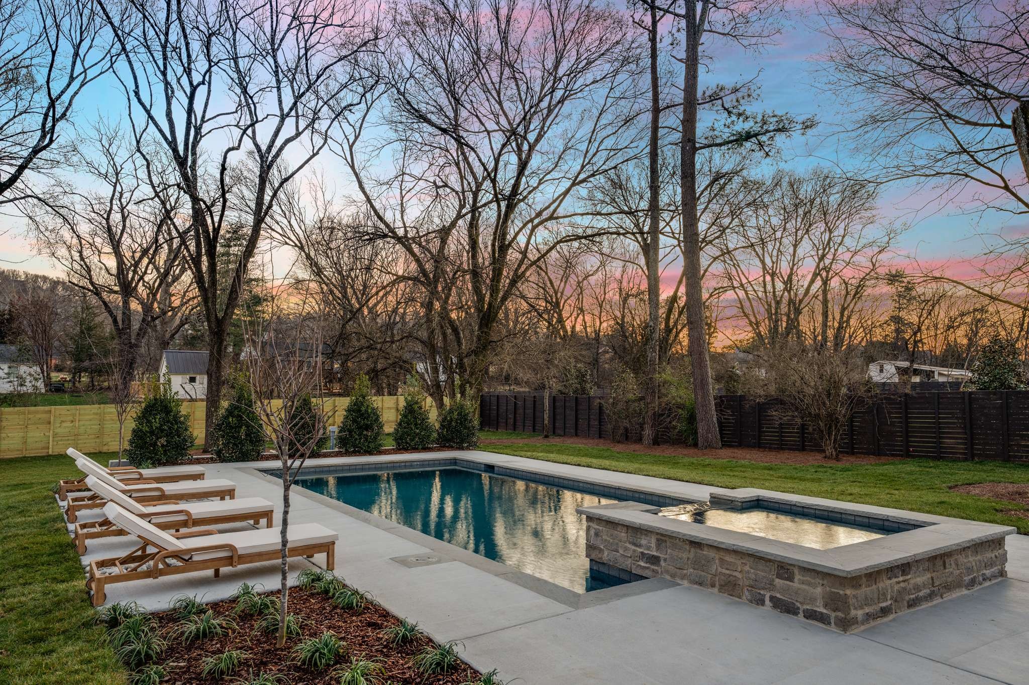 899 Van Leer Dr