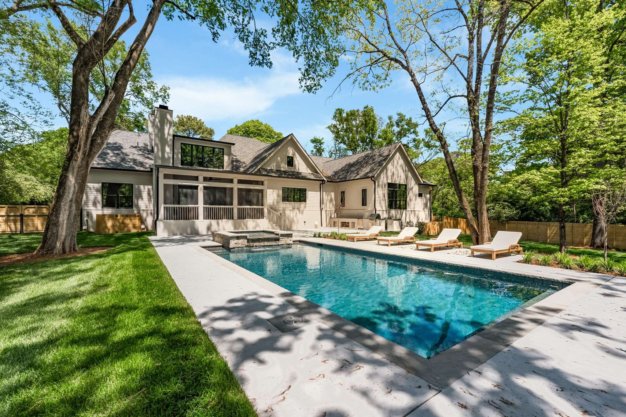 899 Van Leer Dr
