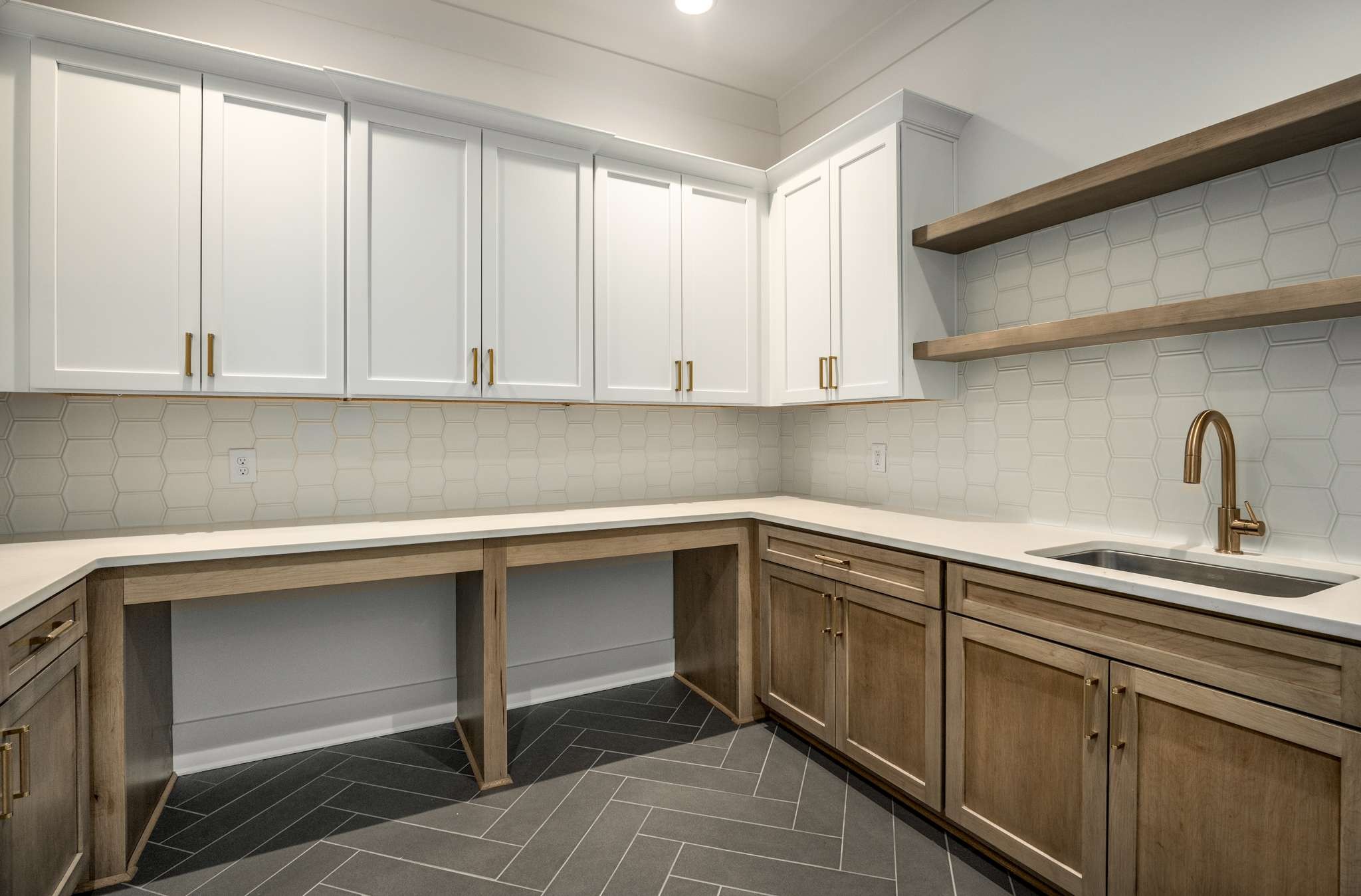 899 Van Leer Dr