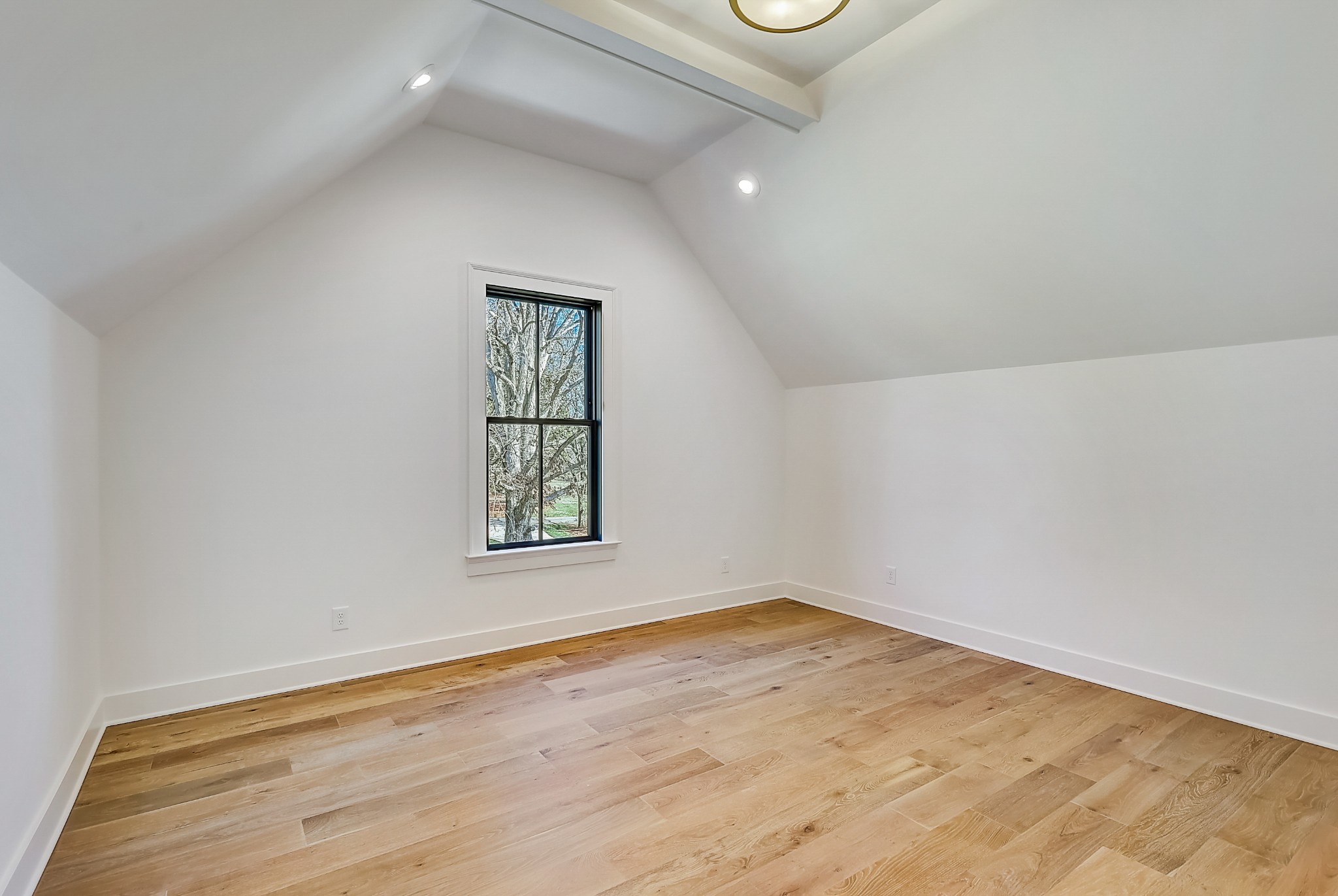 899 Van Leer Dr