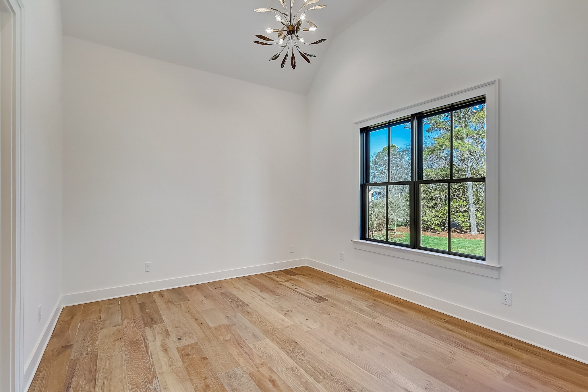 899 Van Leer Dr
