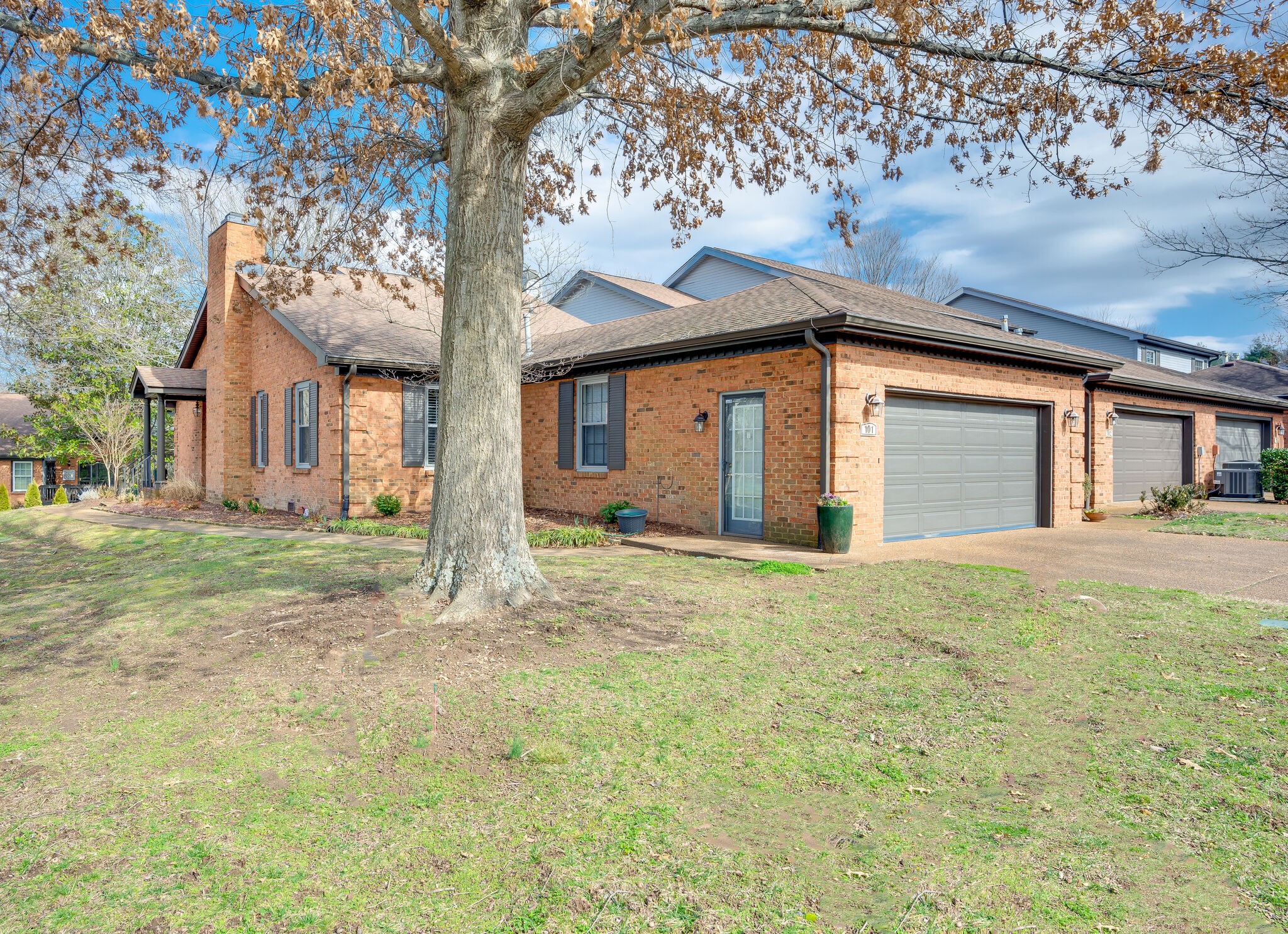 101 Hearthstone Manor Cir