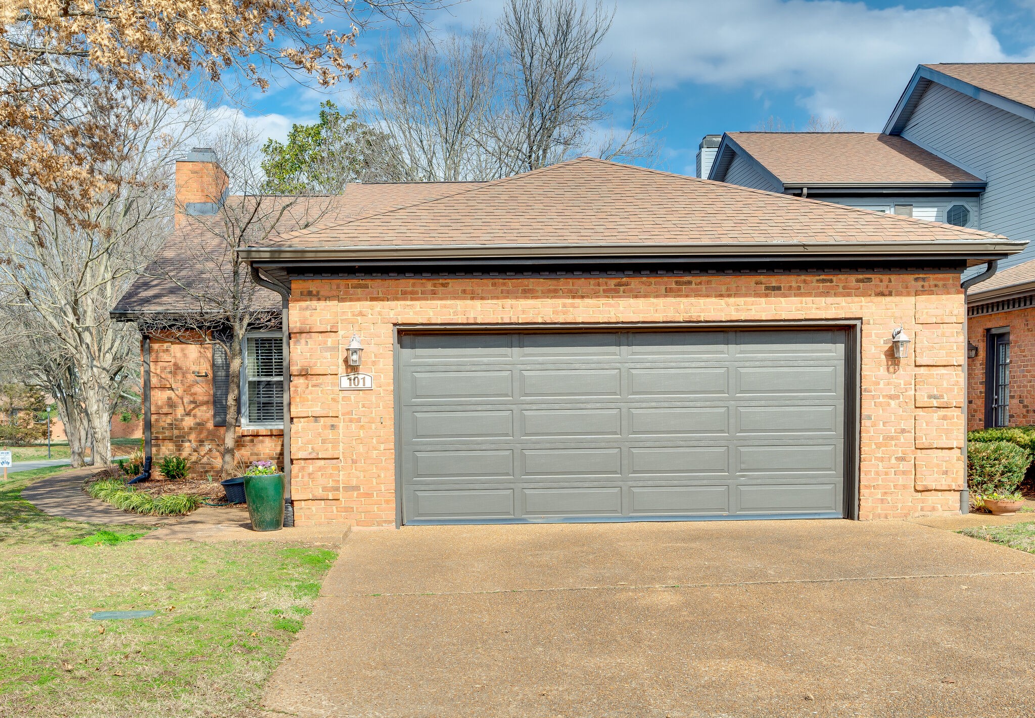 101 Hearthstone Manor Cir