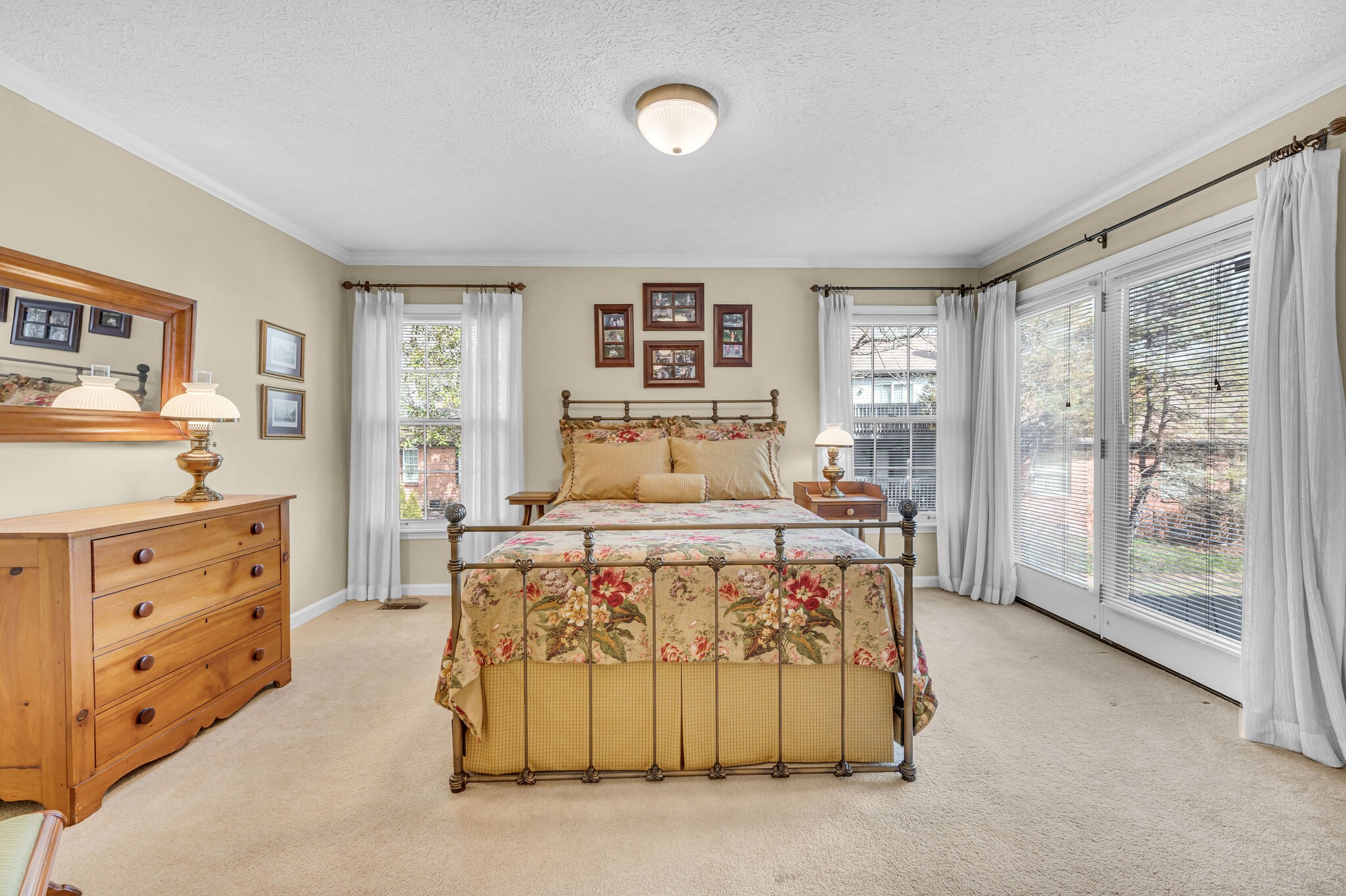 101 Hearthstone Manor Cir