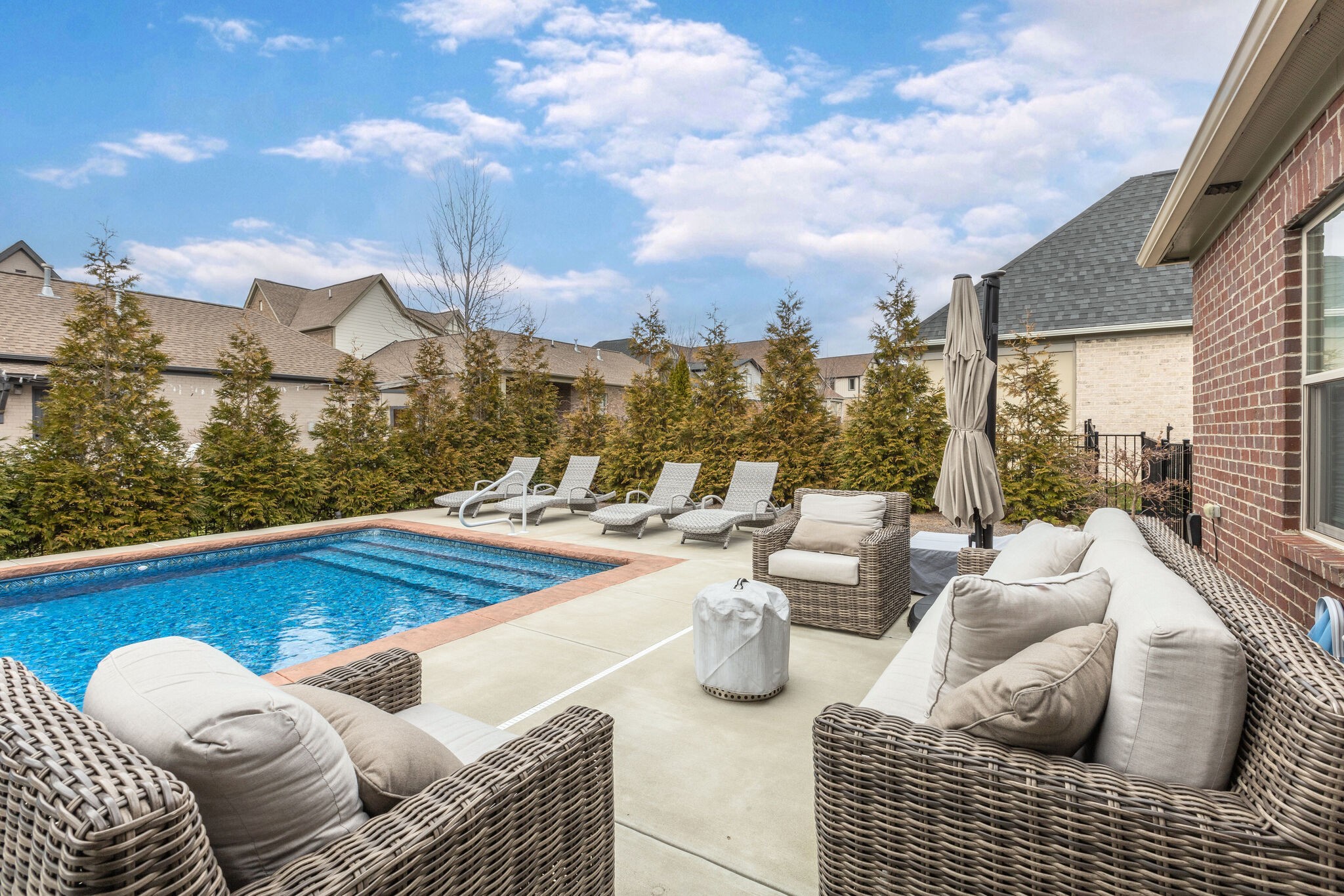748 Fontwell Ln