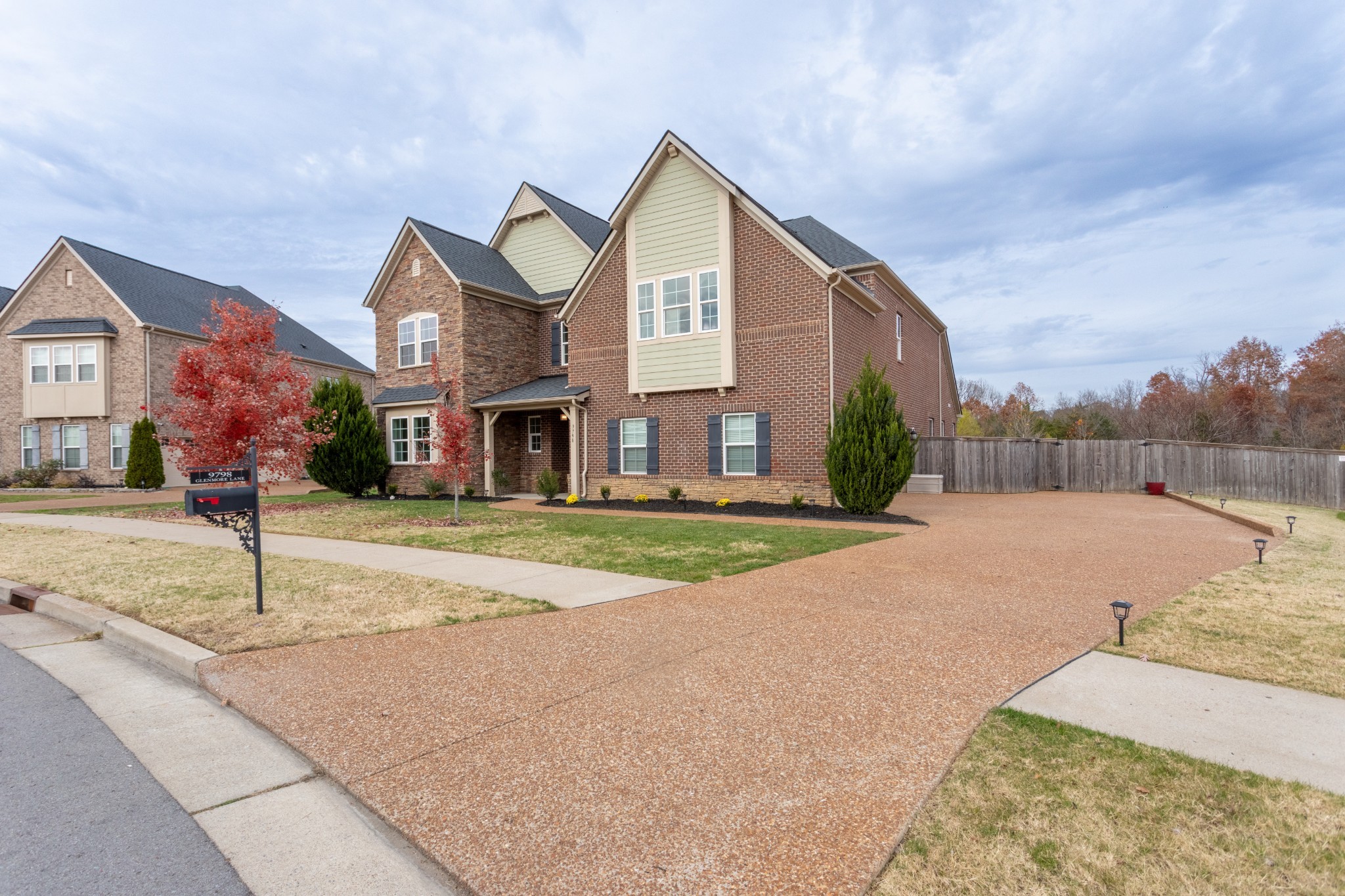 9798 Glenmore Ln