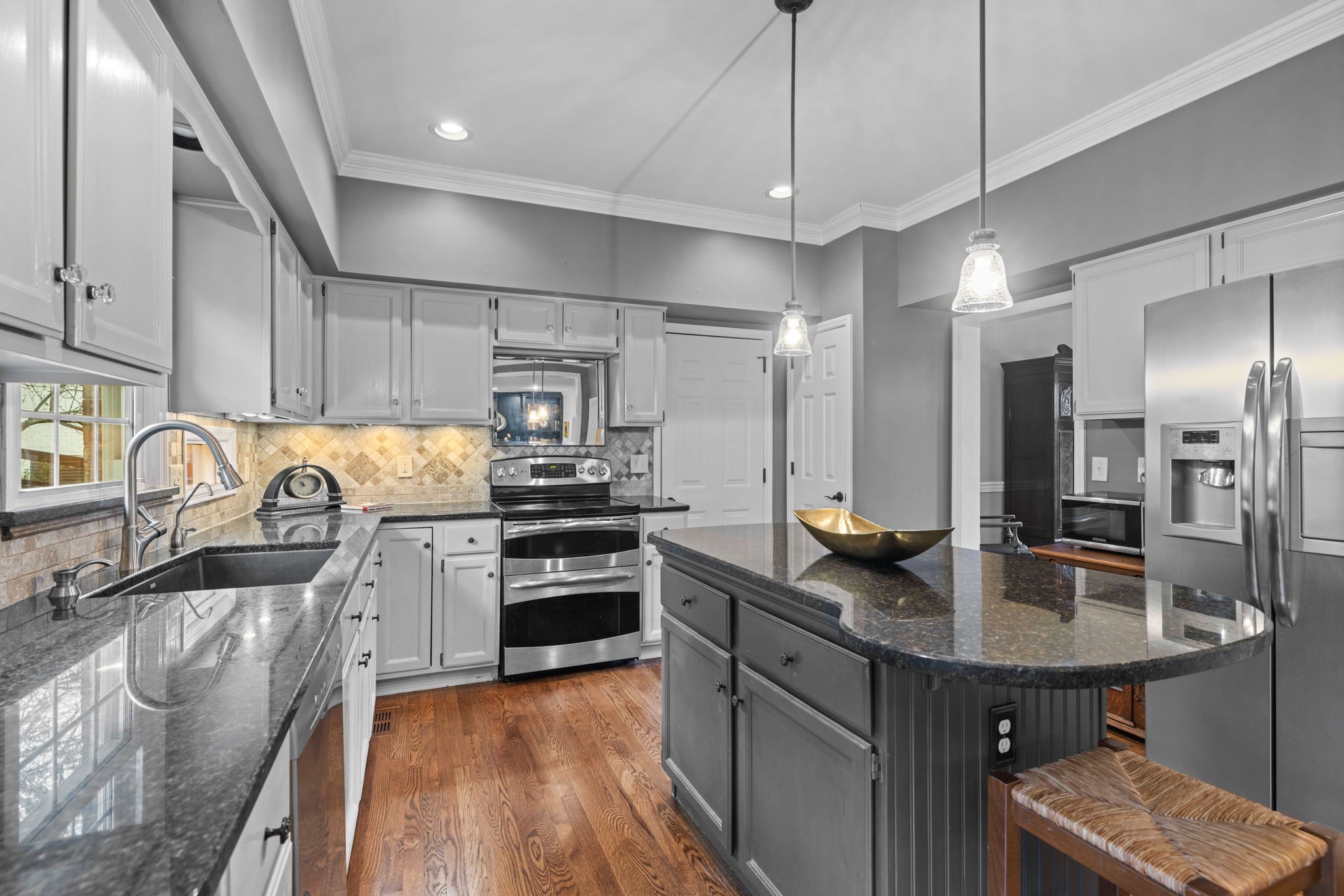 648 Gleneagle Ln