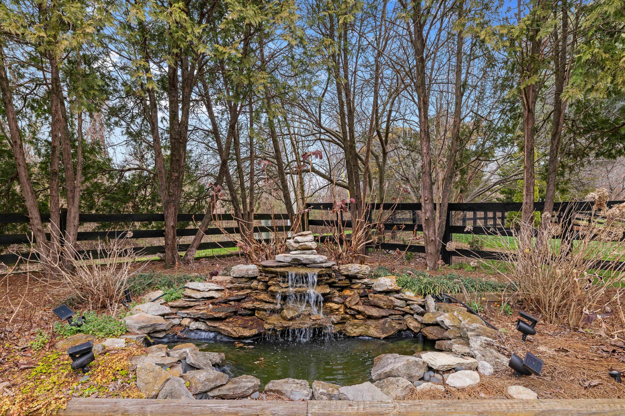 648 Gleneagle Ln