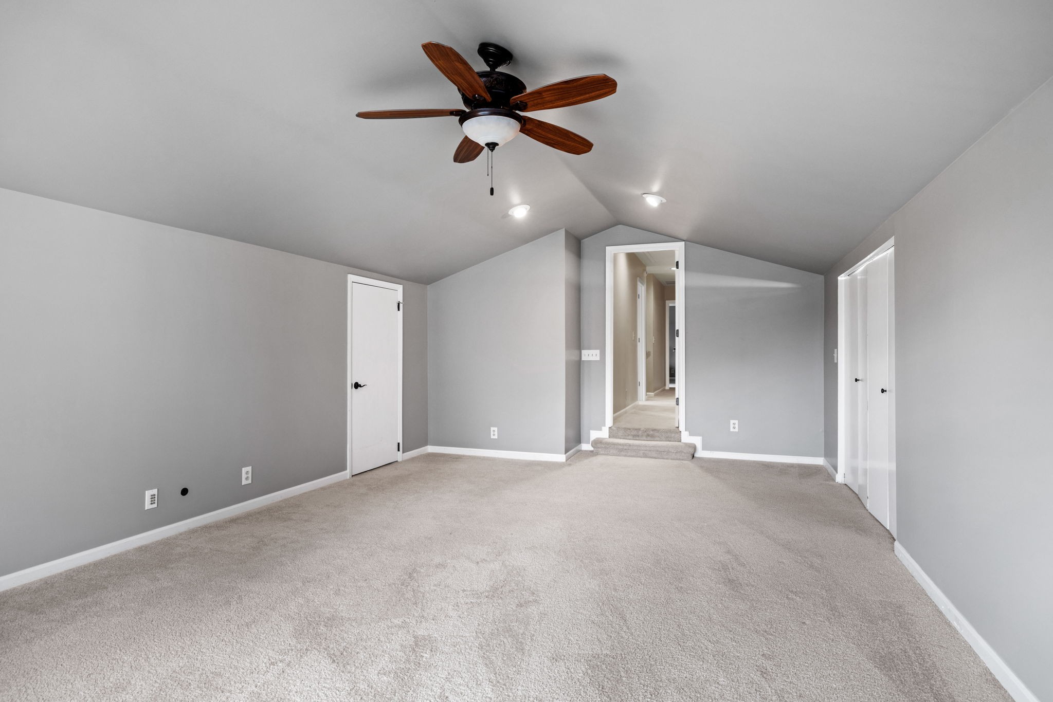 648 Gleneagle Ln