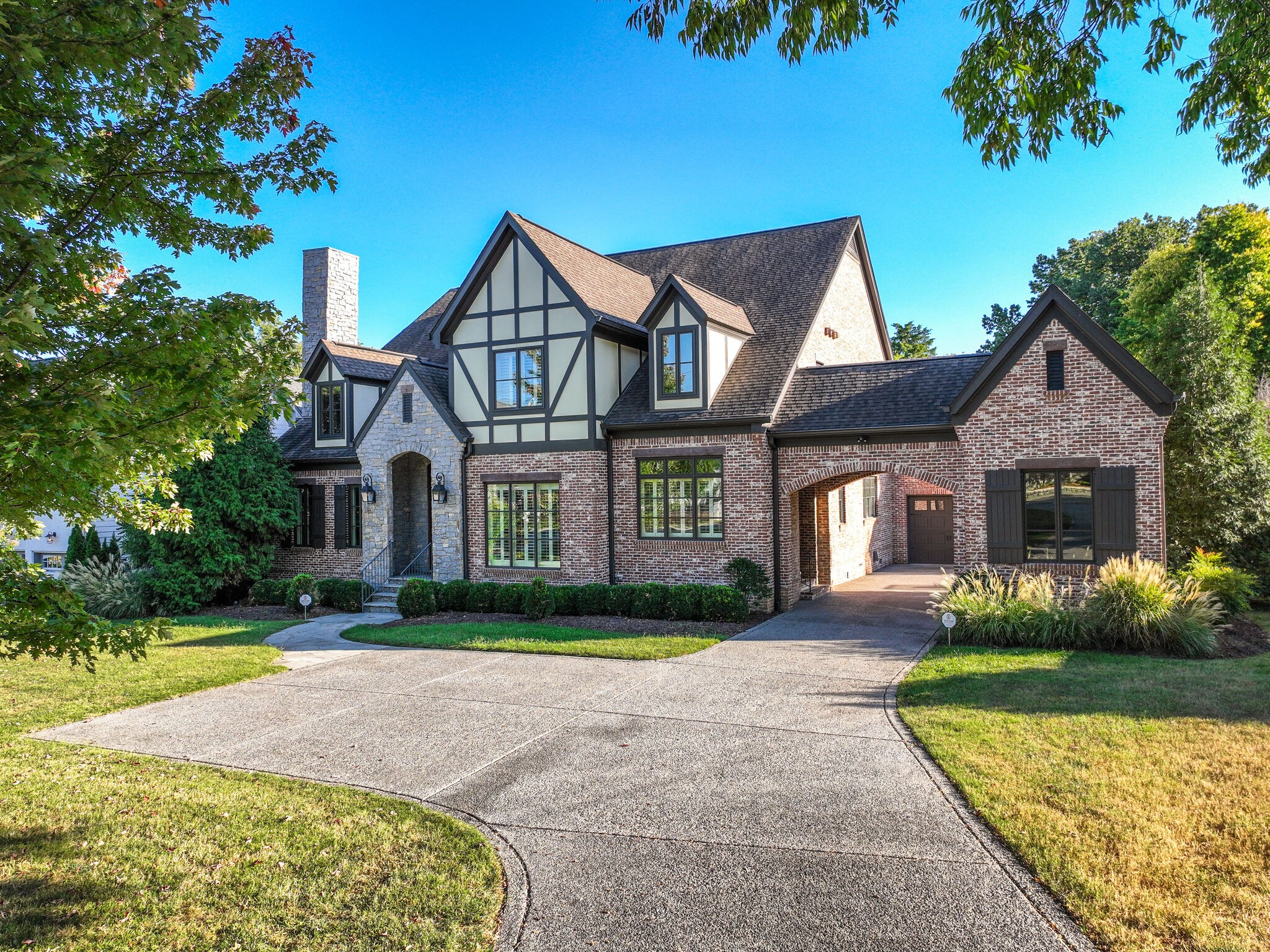 2209 Hobbs Rd