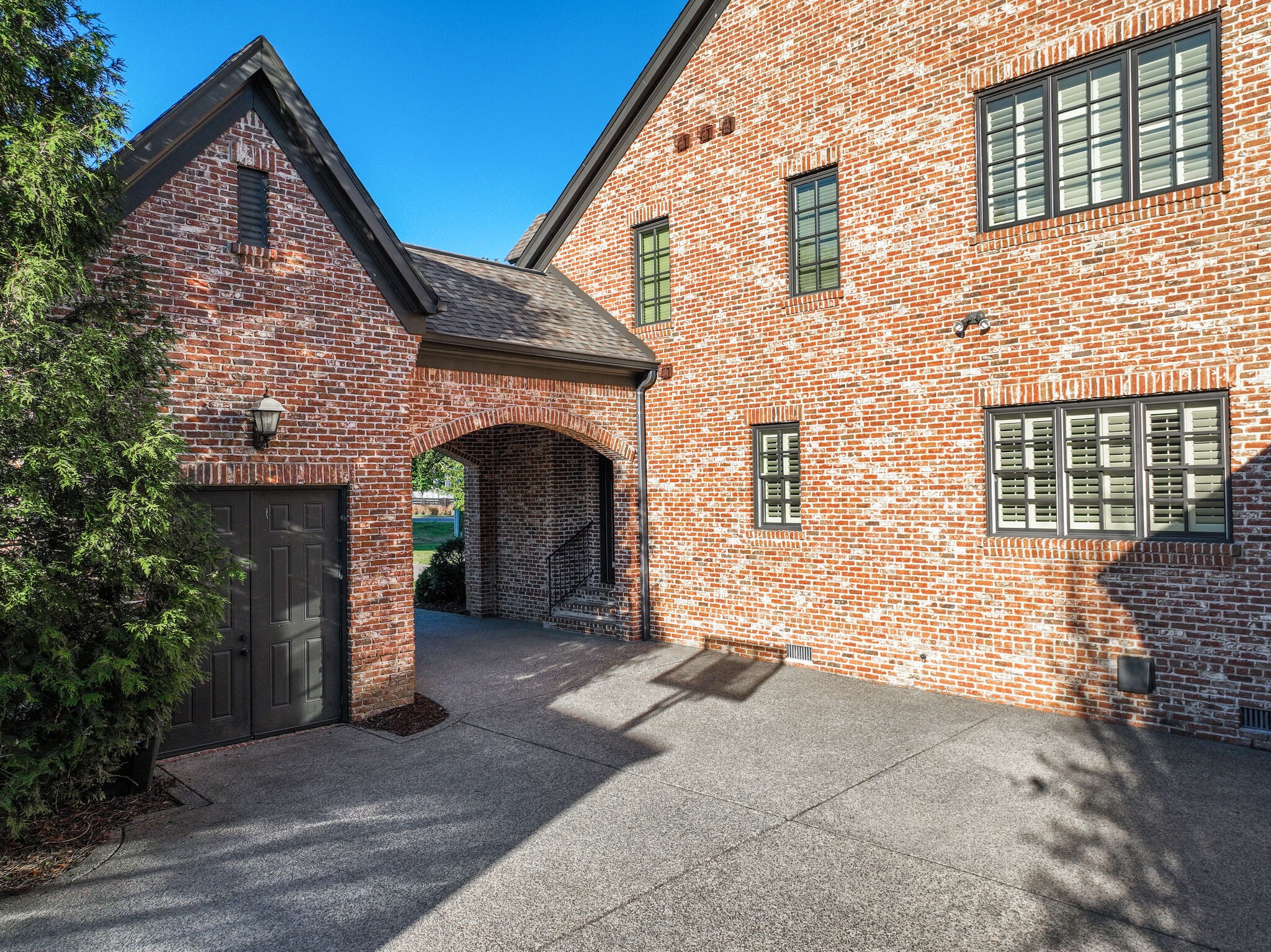 2209 Hobbs Rd