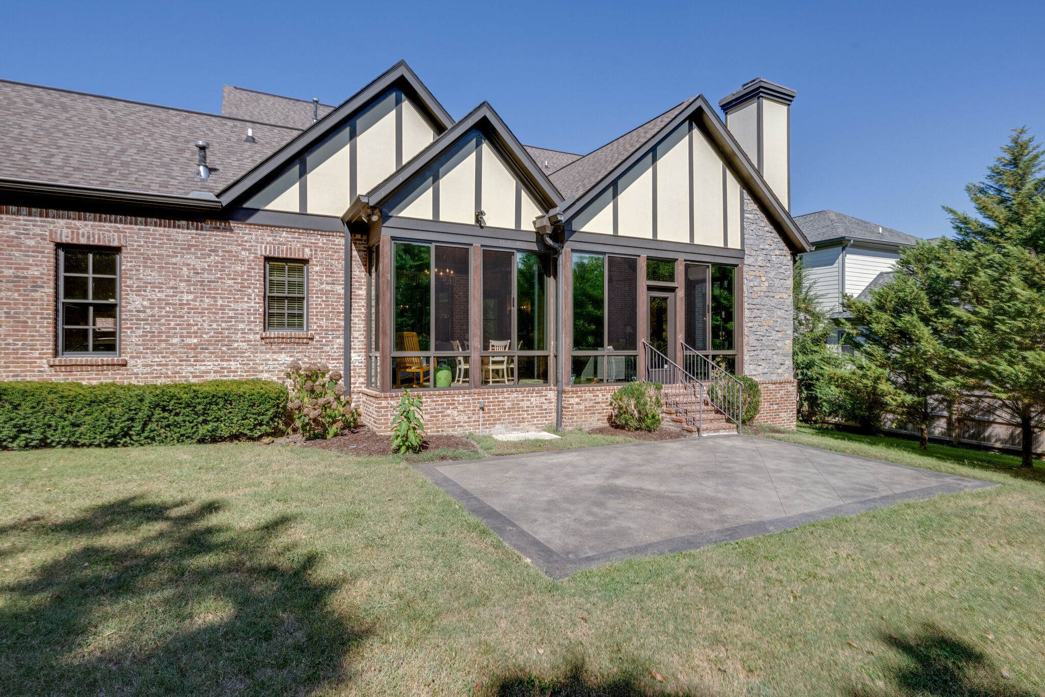 2209 Hobbs Rd