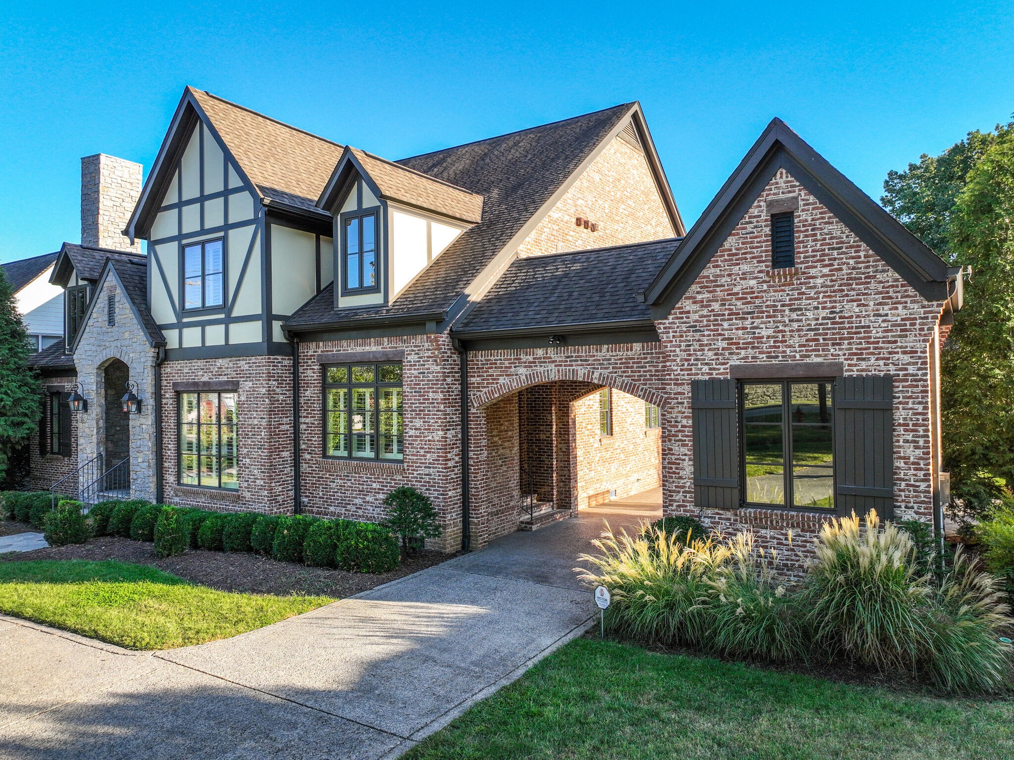 2209 Hobbs Rd