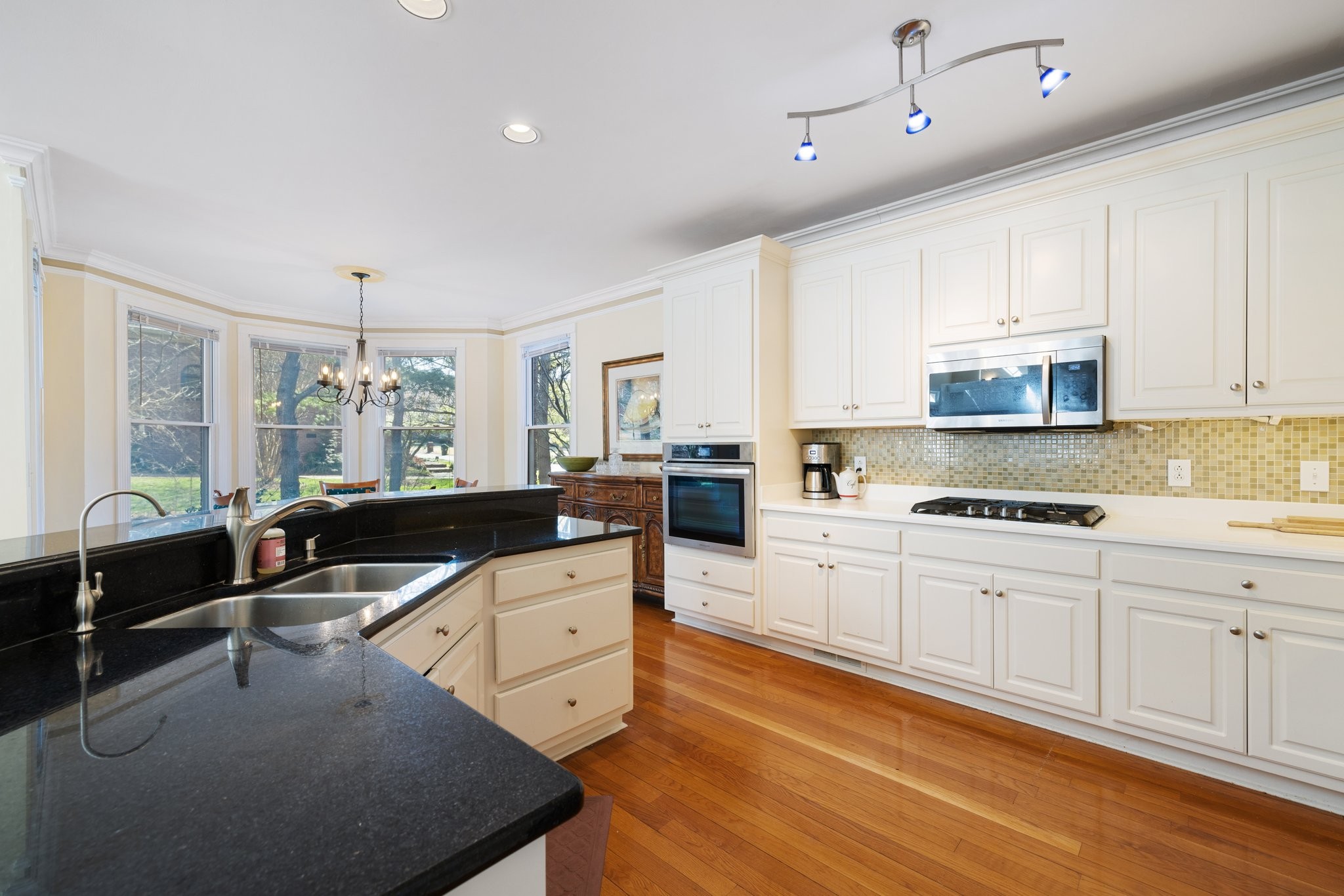 9485 Highwood Hill Rd