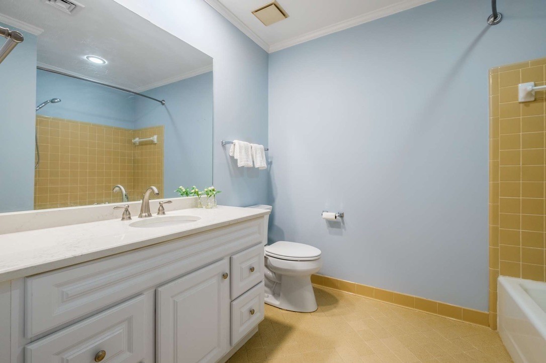 4400 Belmont Park Ter Unit: 240