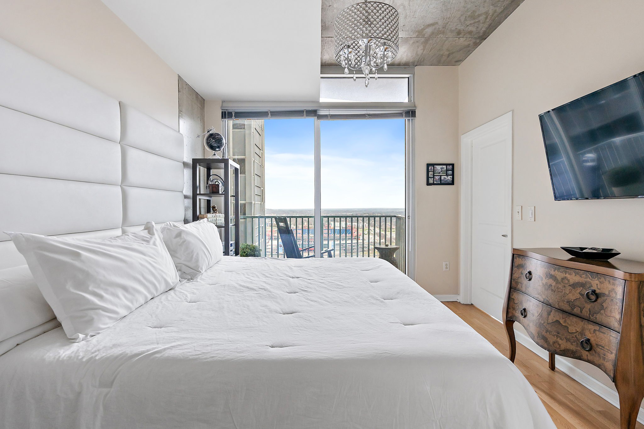 415 Church St Unit: 2513