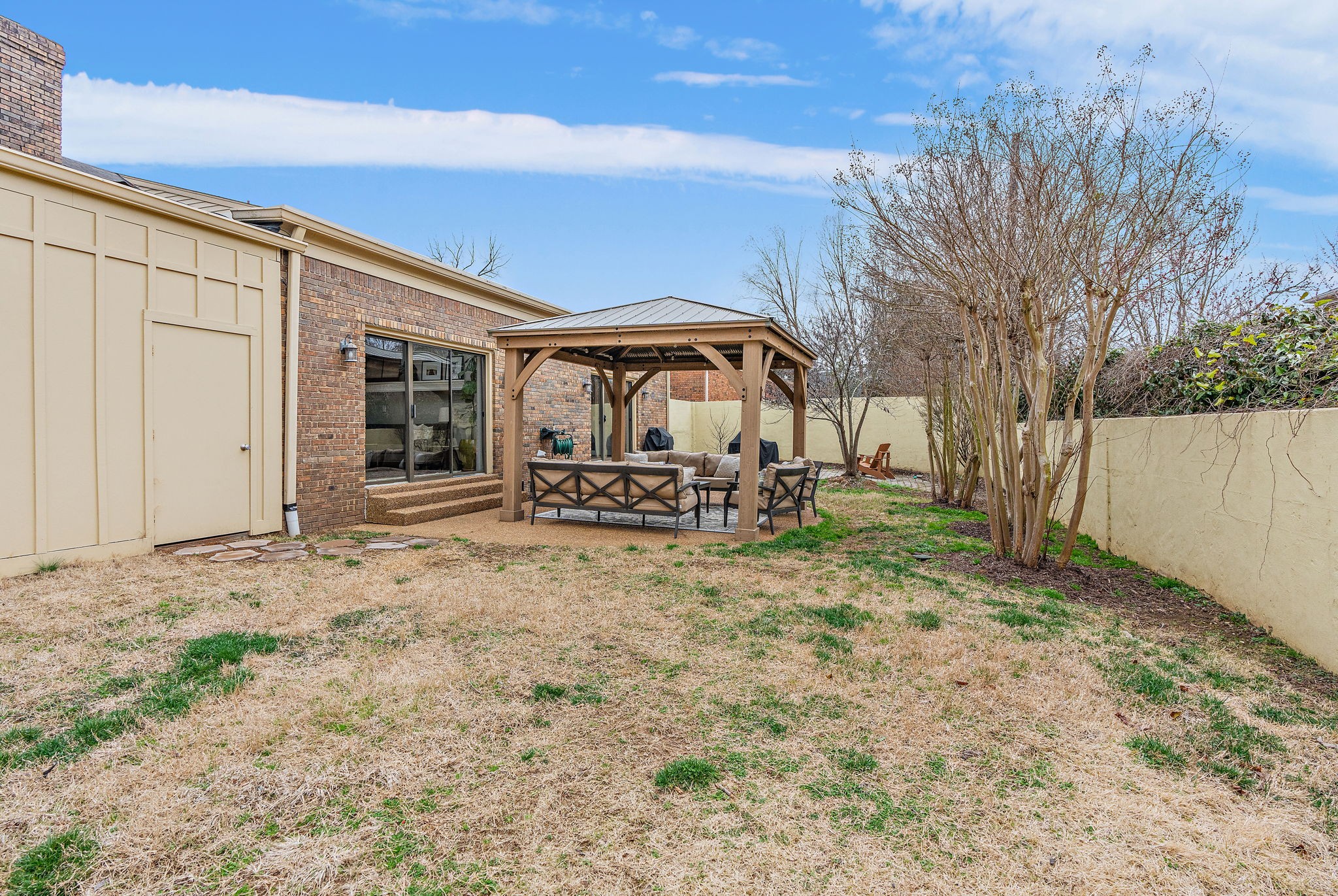 15 Redbud Dr