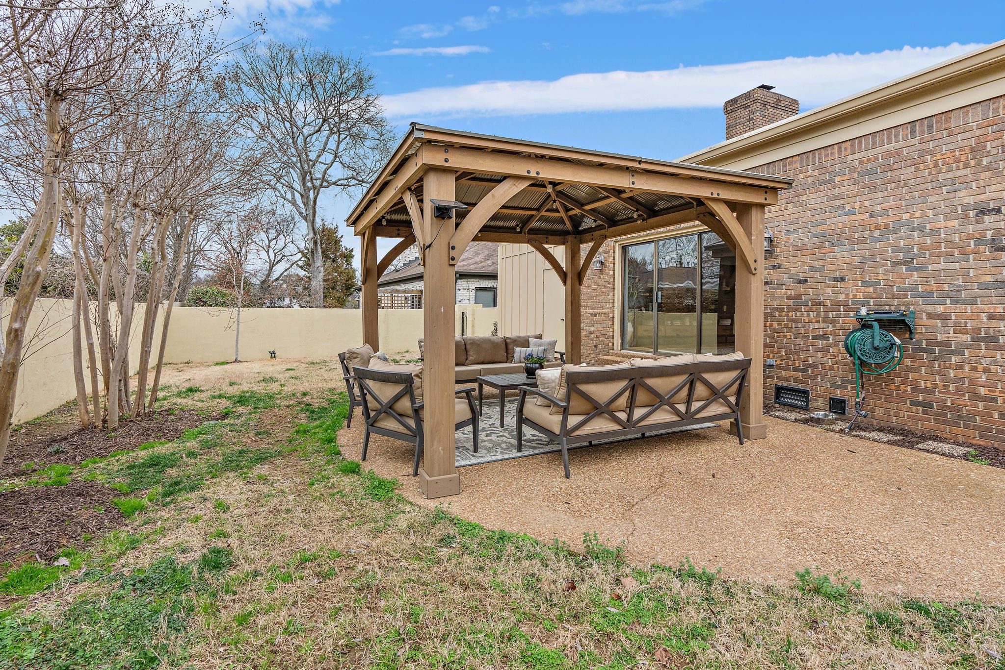 15 Redbud Dr