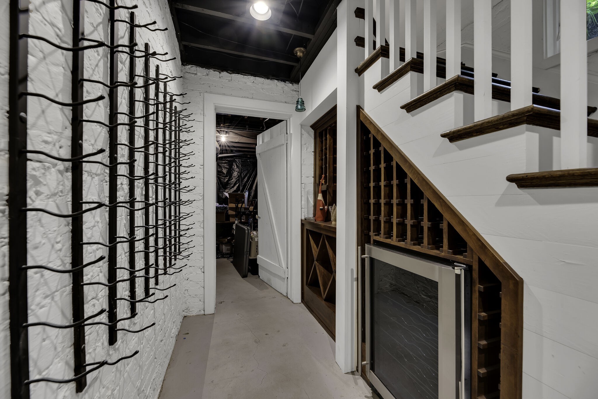 221 Evelyn Ave