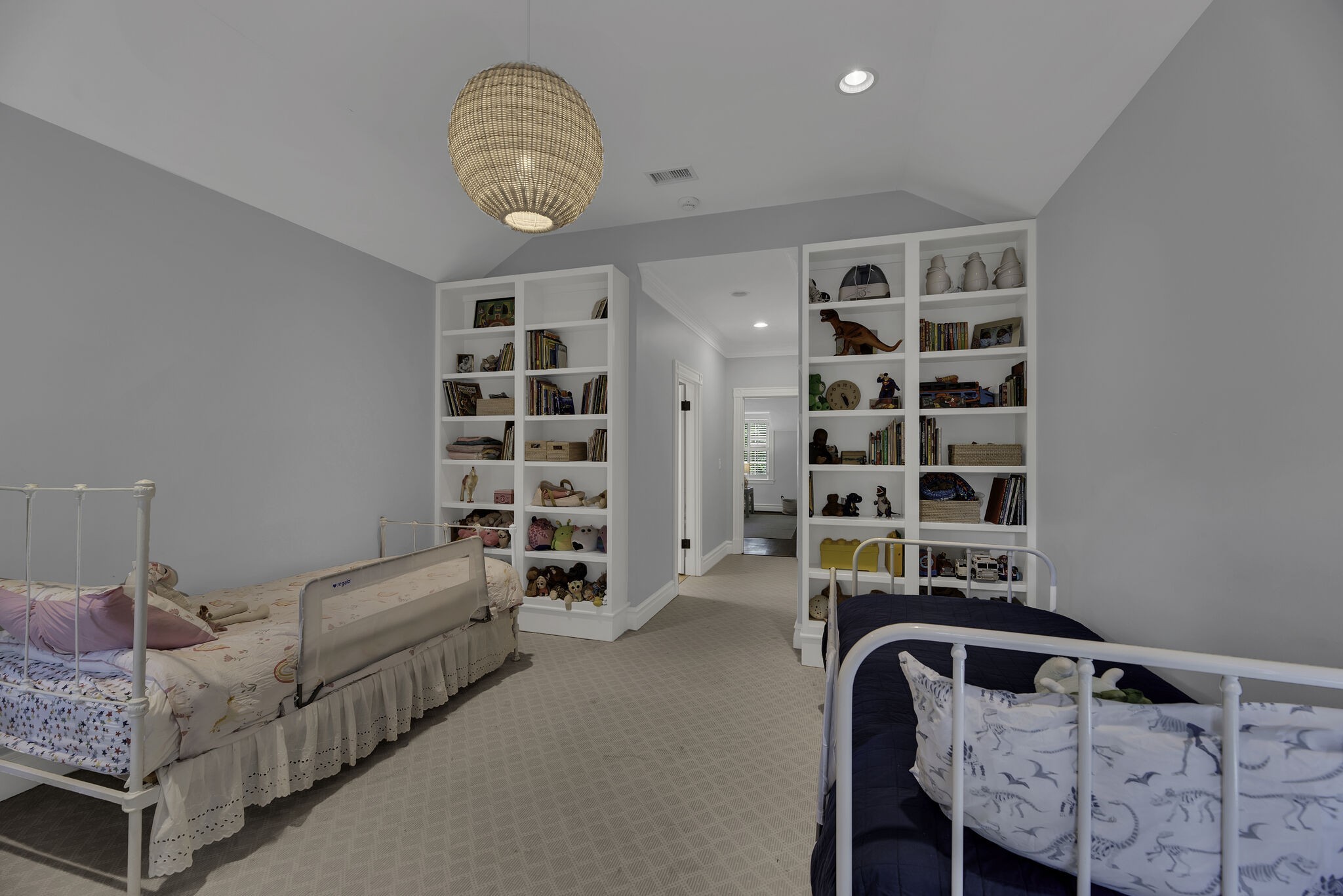 221 Evelyn Ave