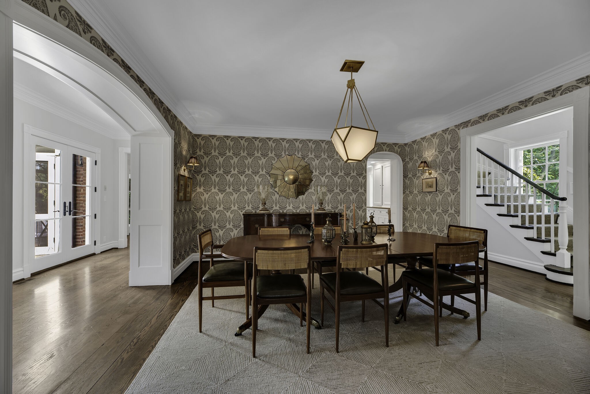 221 Evelyn Ave