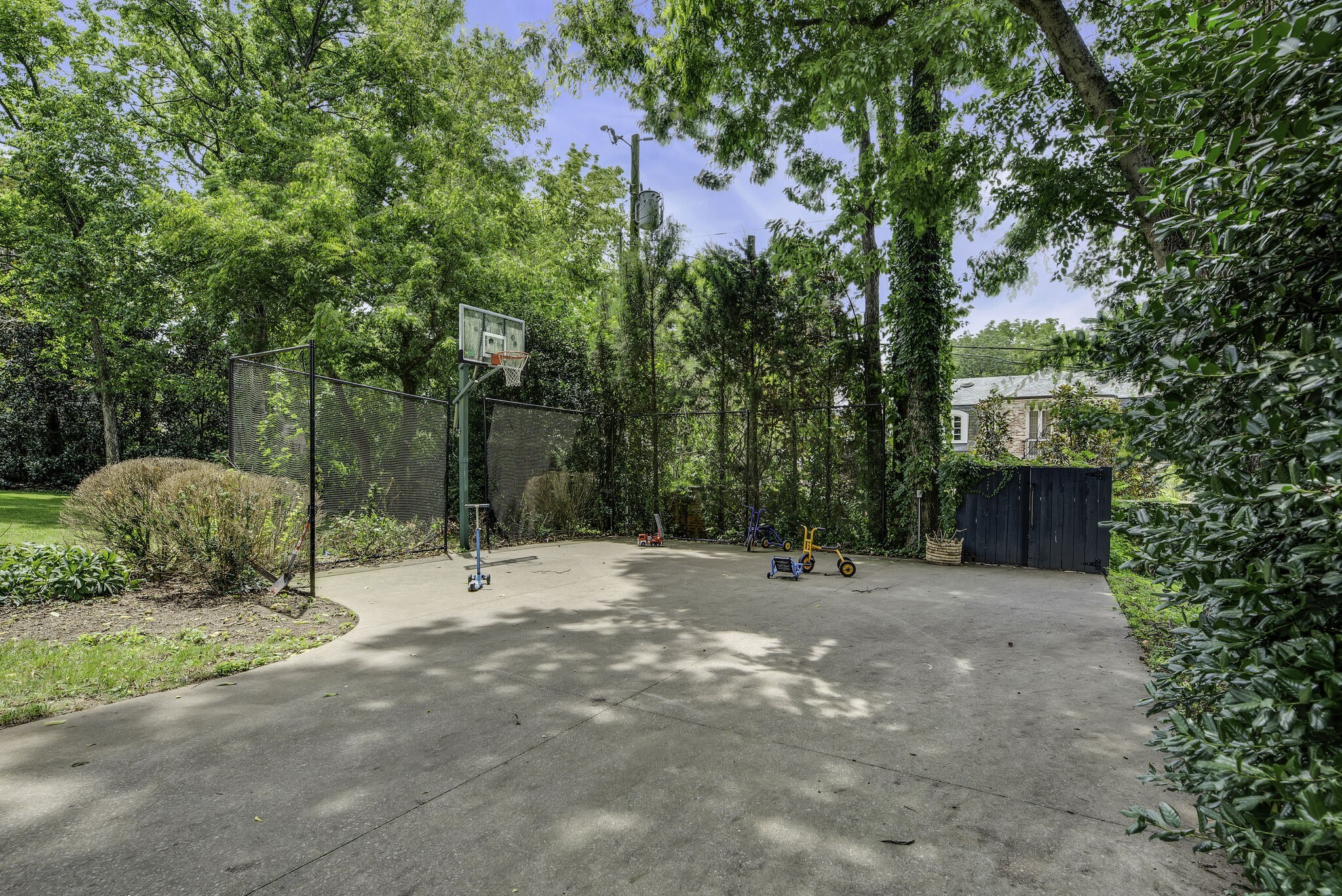 221 Evelyn Ave