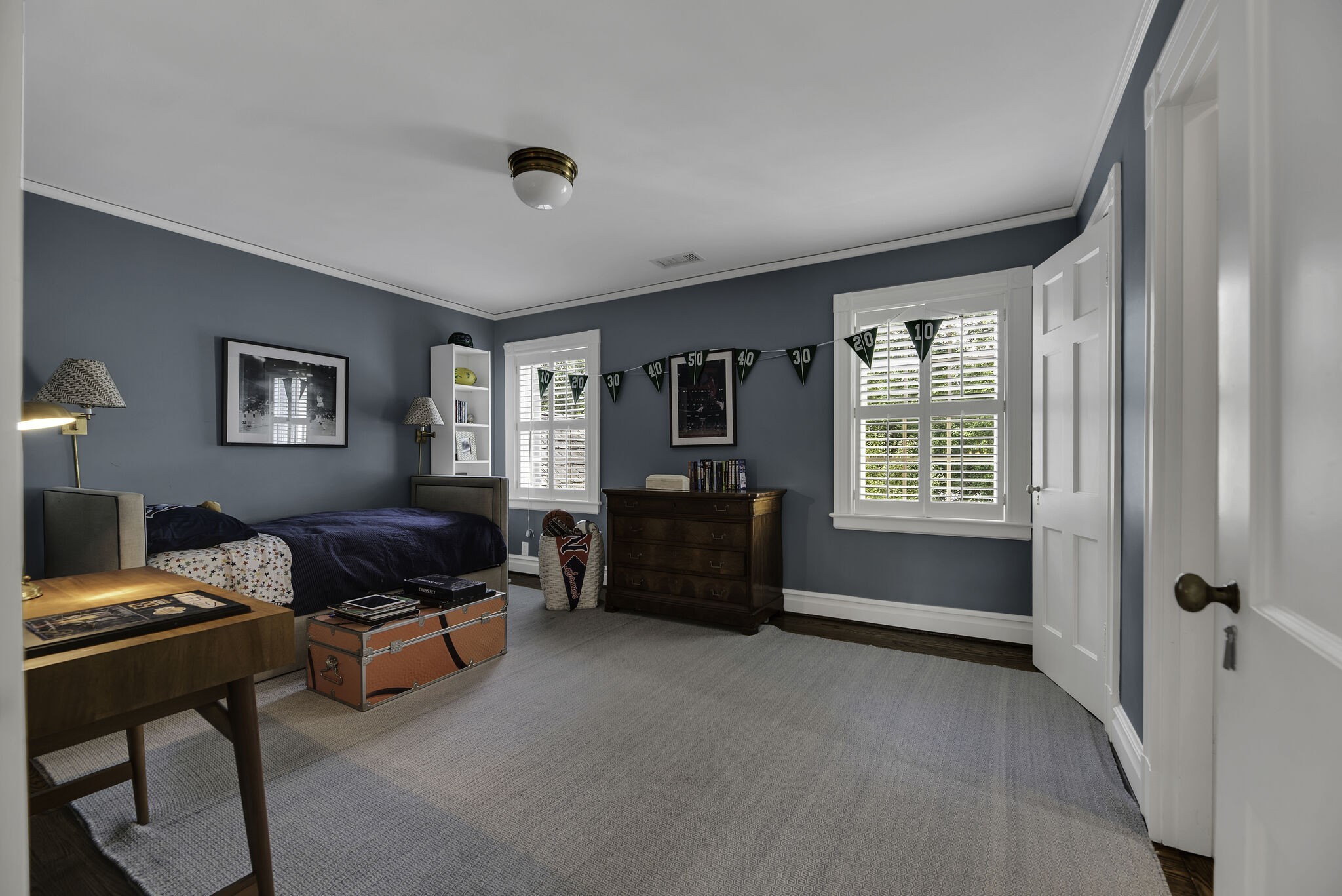 221 Evelyn Ave