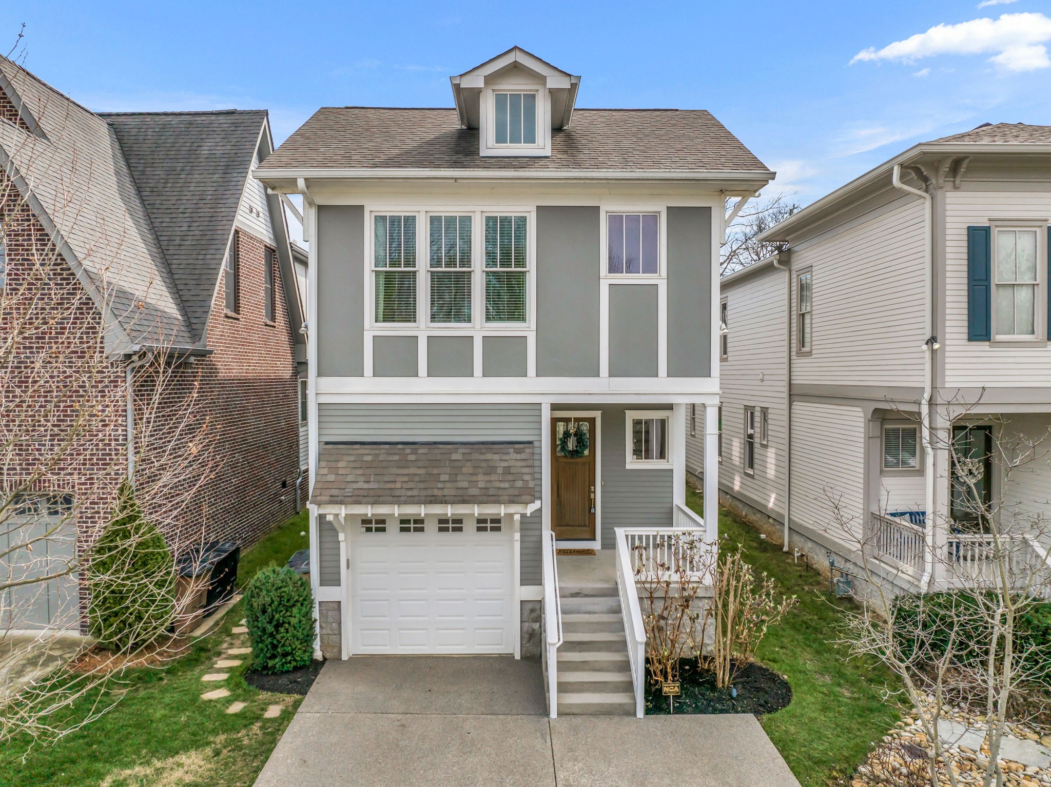 1935 Kimbark Dr
