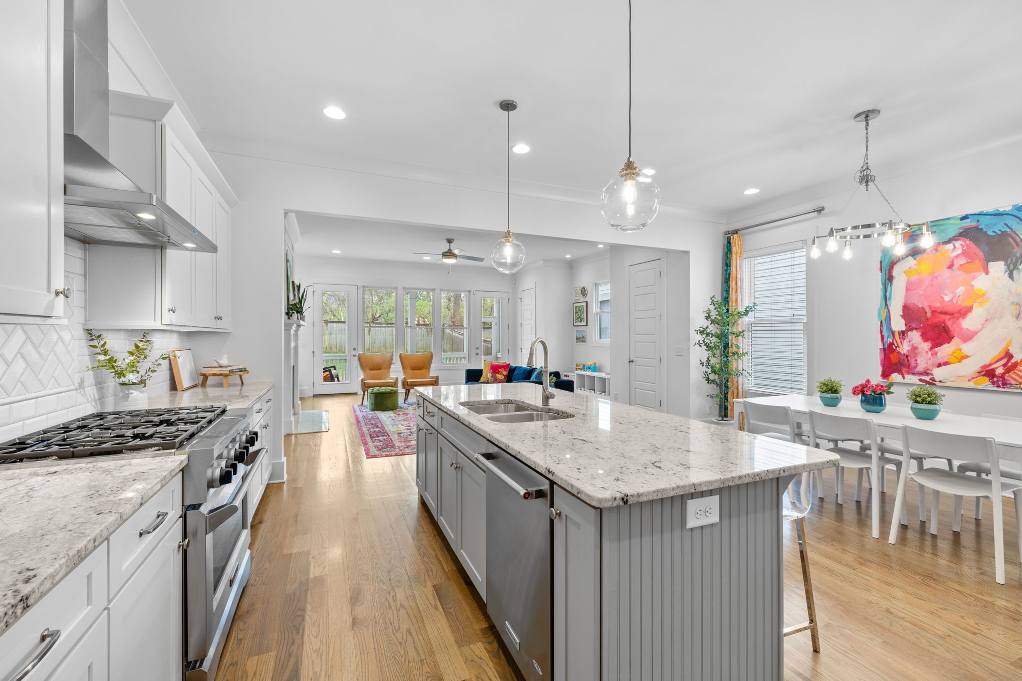 1935 Kimbark Dr