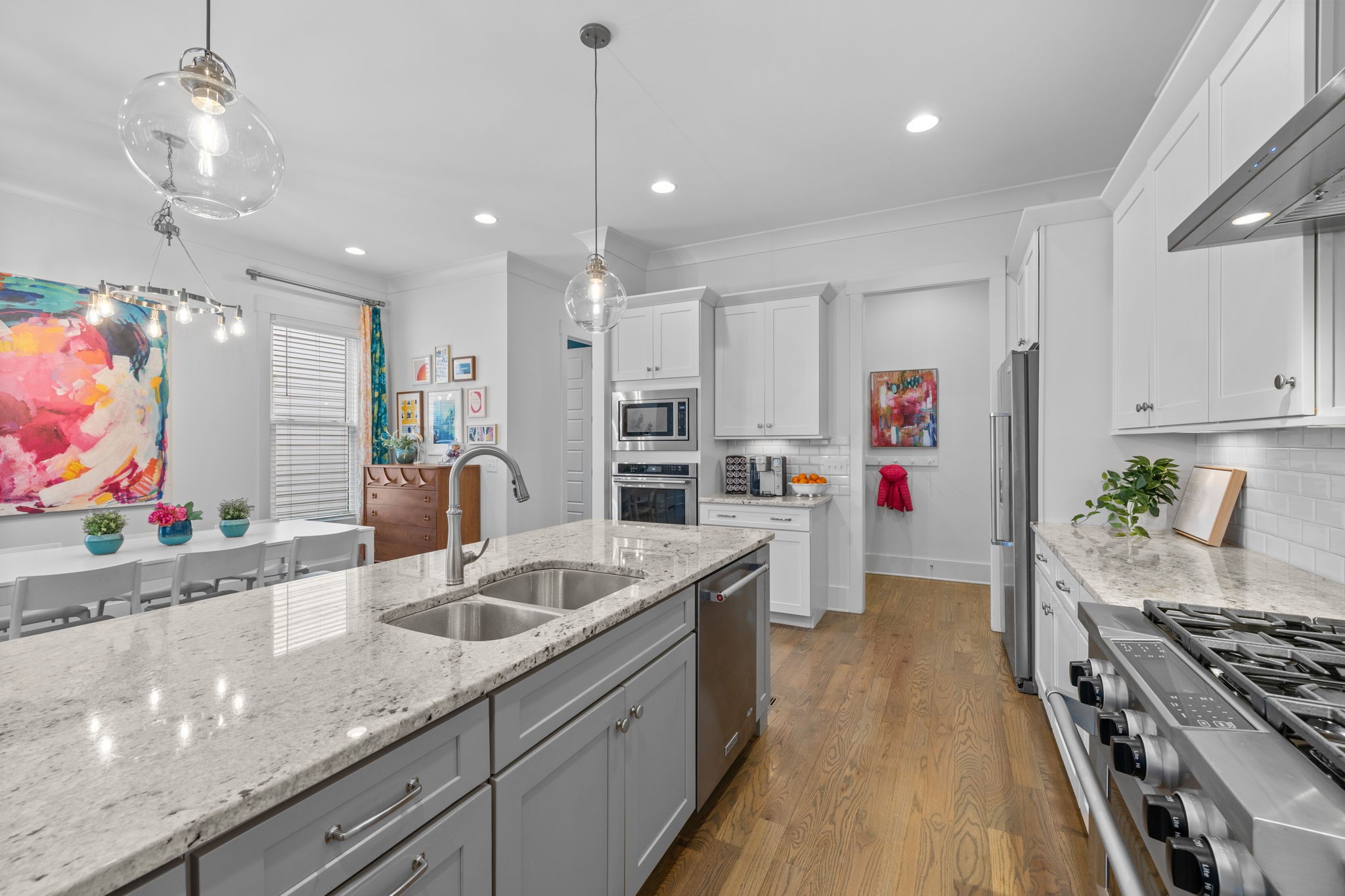 1935 Kimbark Dr