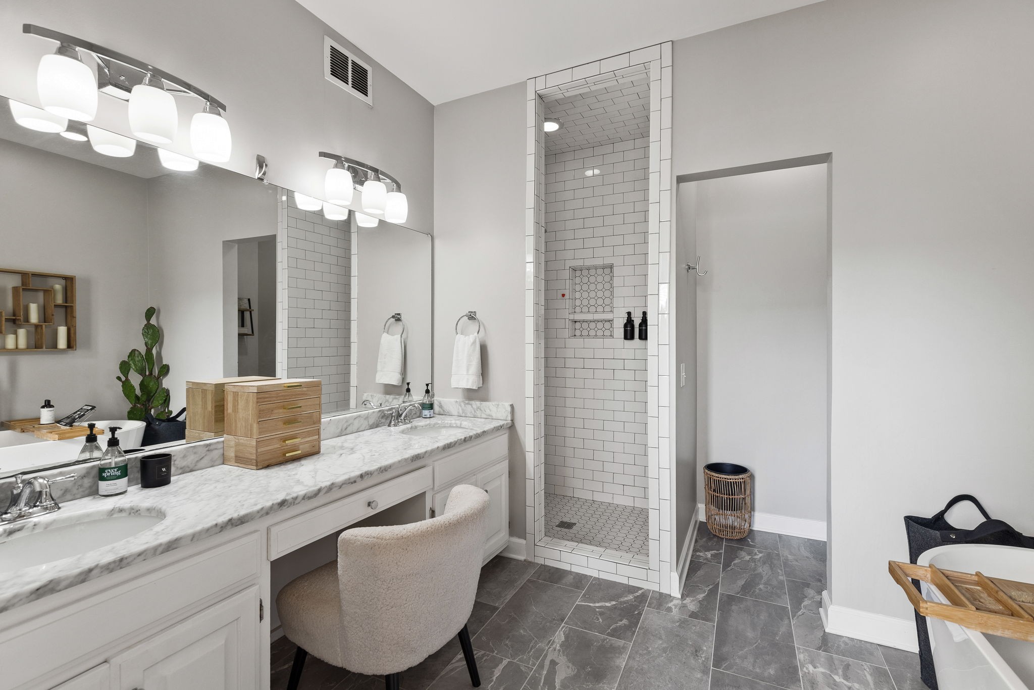 118 Forest Place Cir