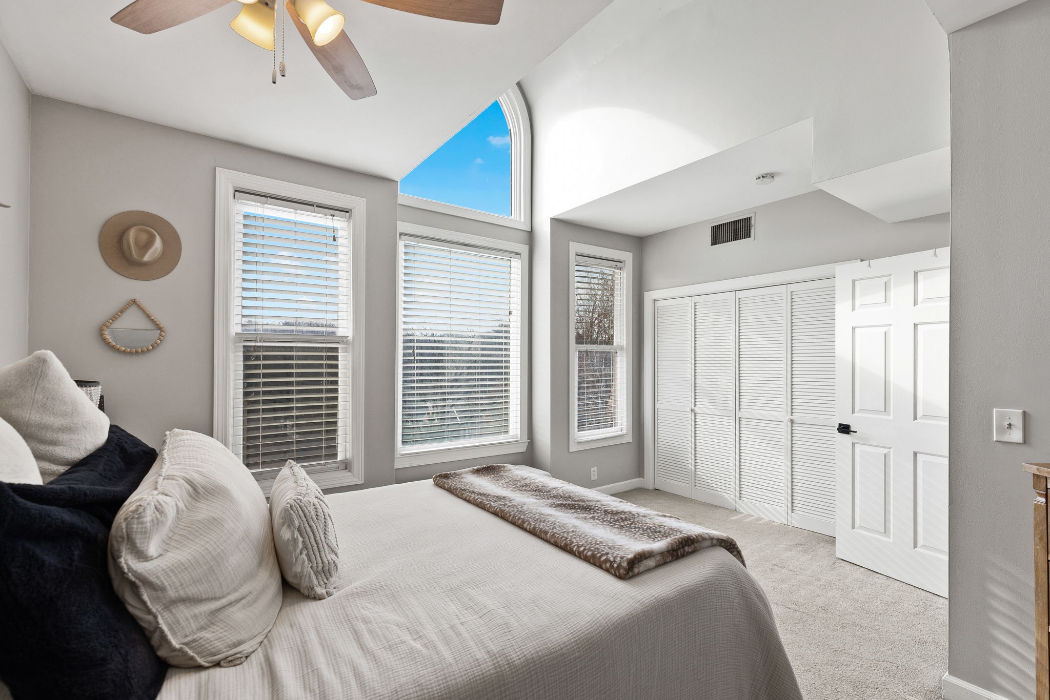 118 Forest Place Cir