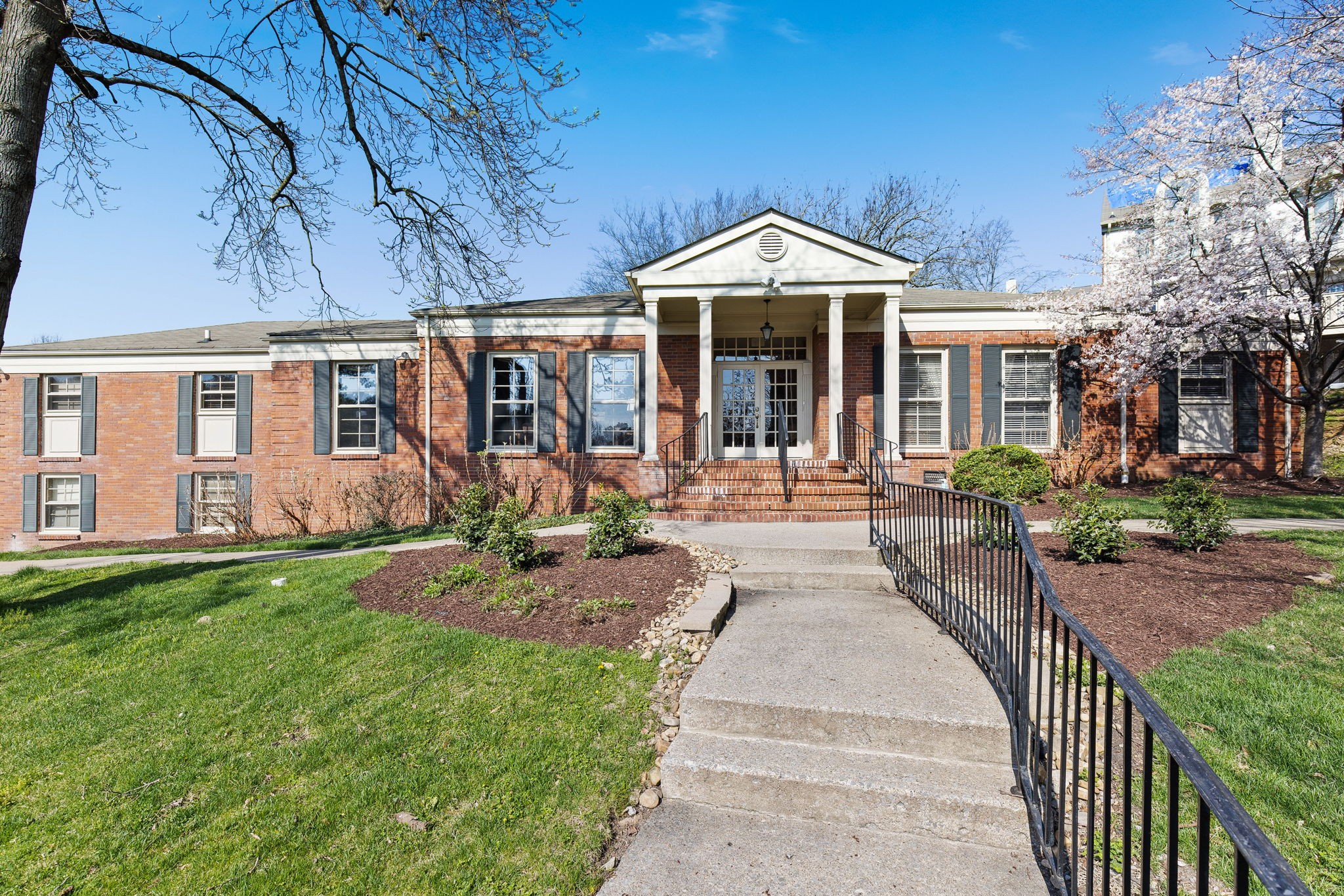 118 Forest Place Cir