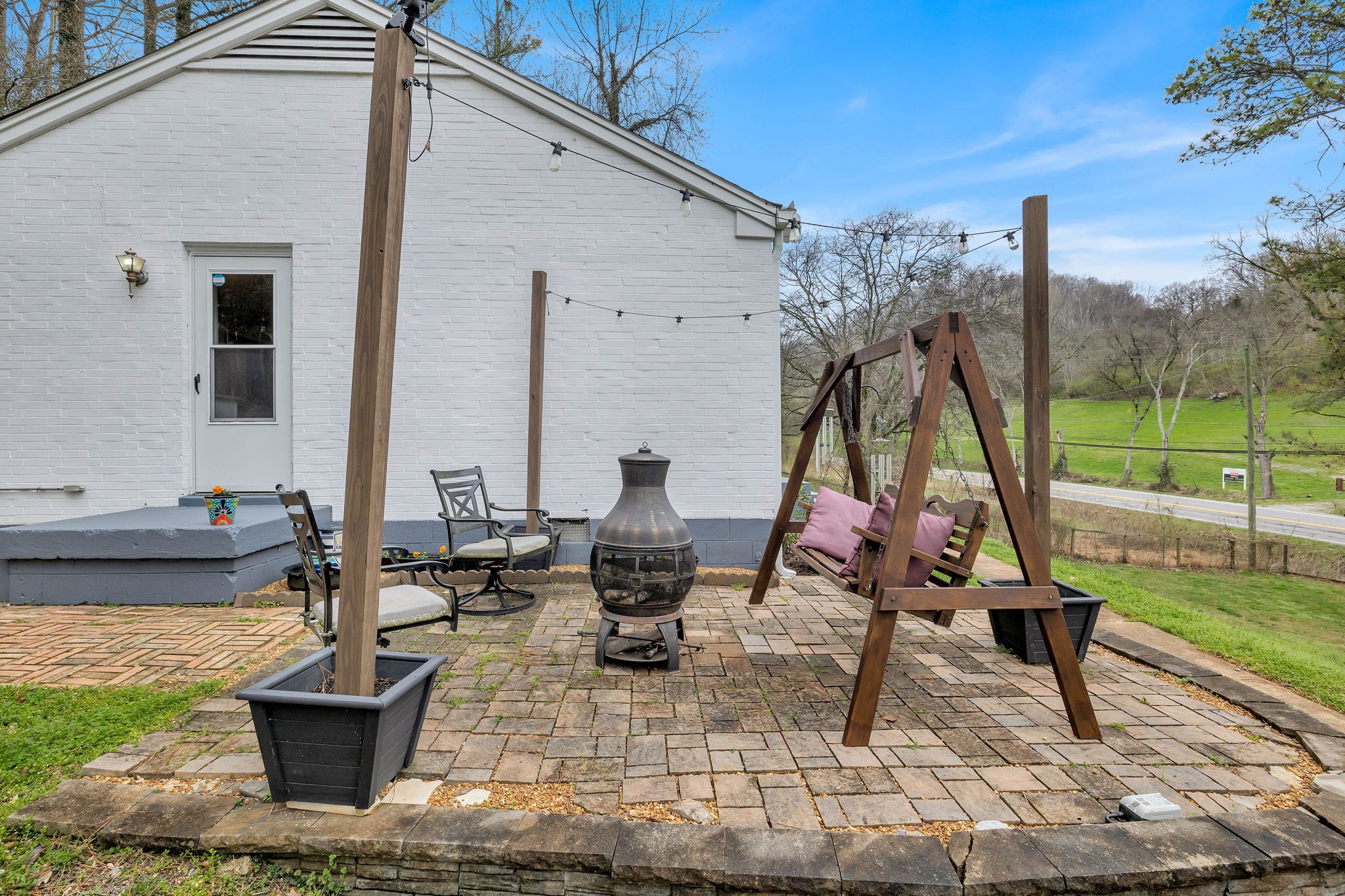 7064 River Road Pike