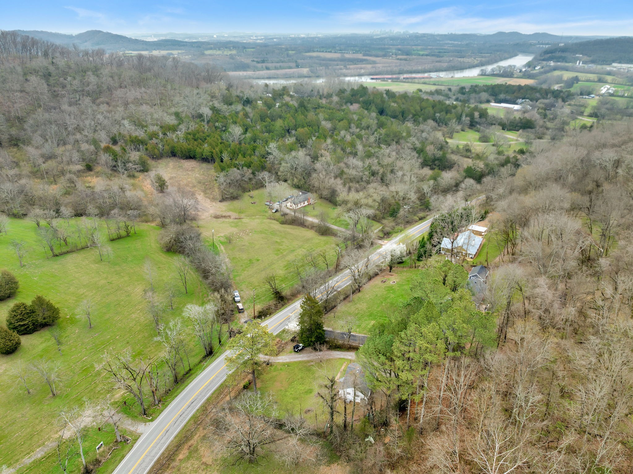 7064 River Road Pike