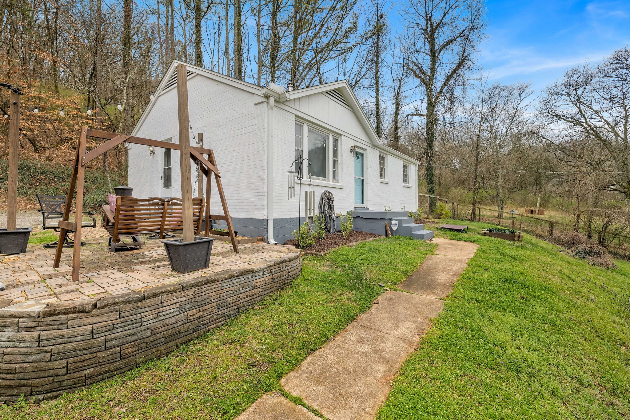 7064 River Road Pike