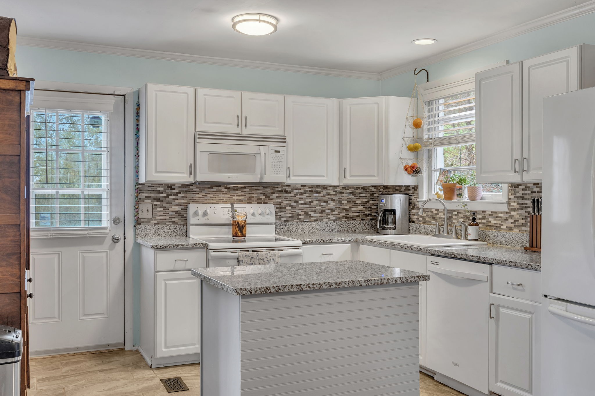 7064 River Road Pike