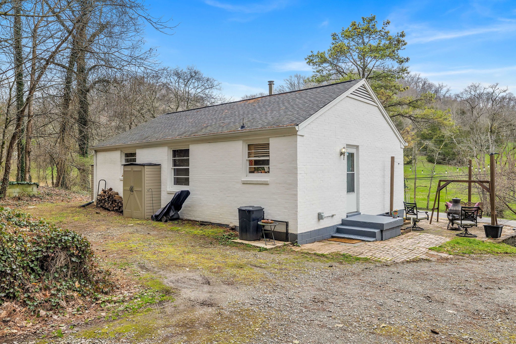 7064 River Road Pike