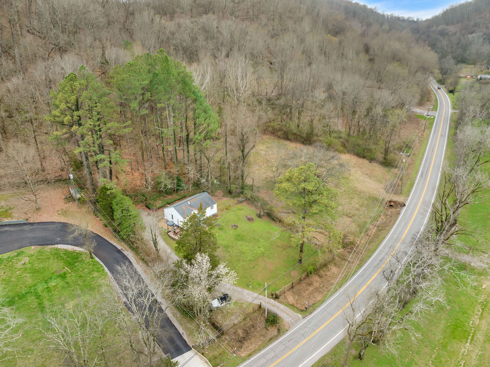 7064 River Road Pike