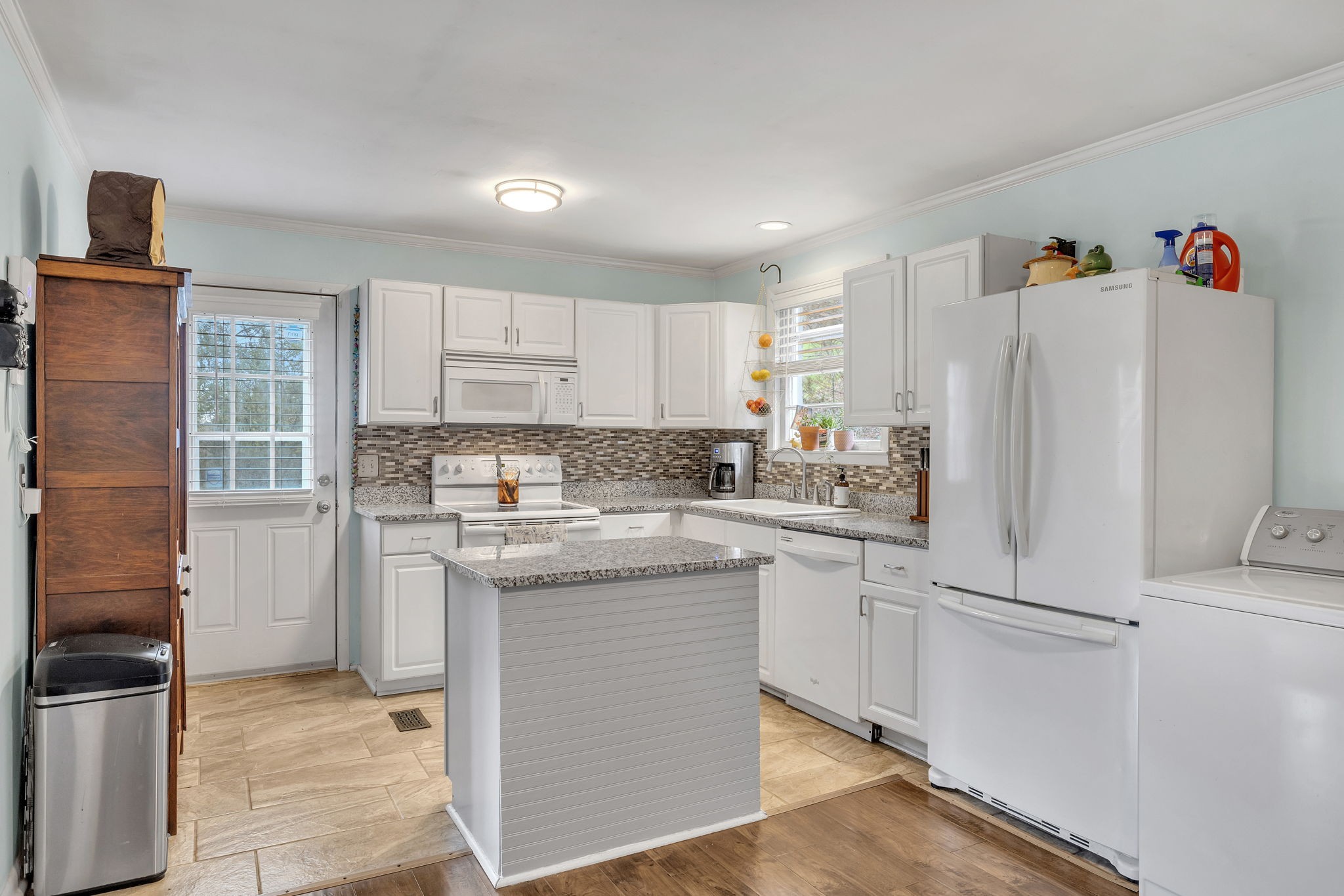 7064 River Road Pike