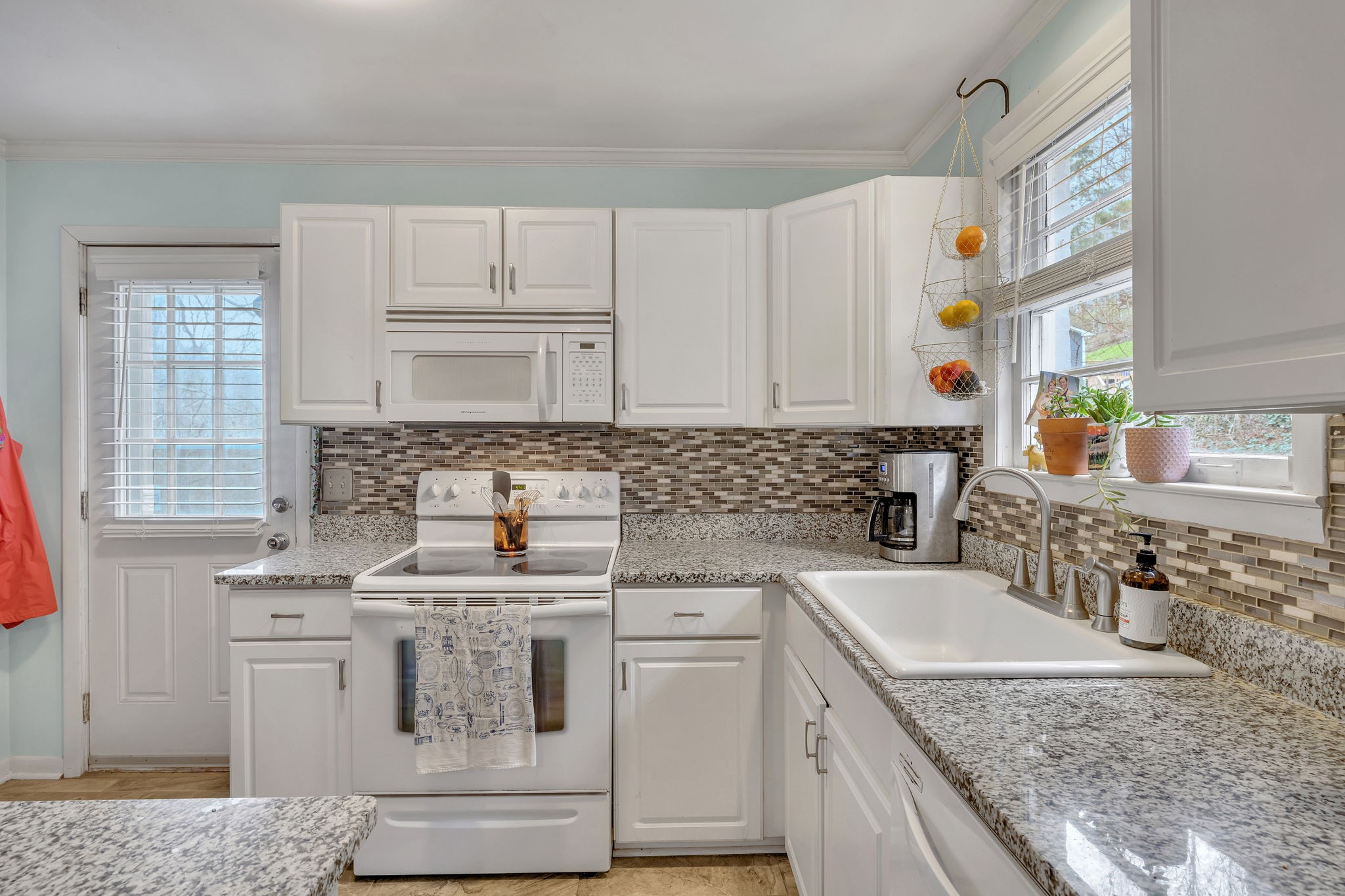 7064 River Road Pike