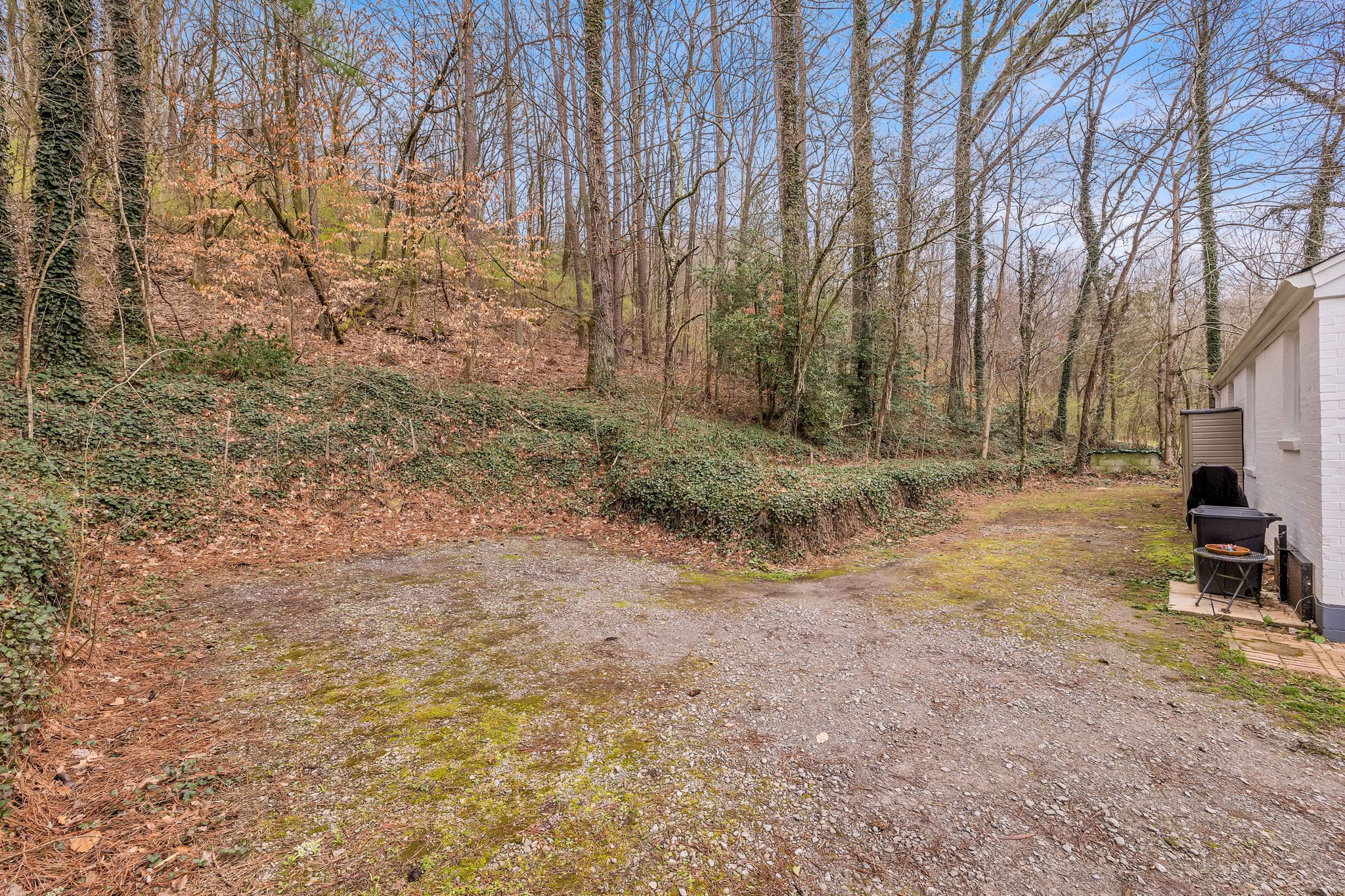 7064 River Road Pike